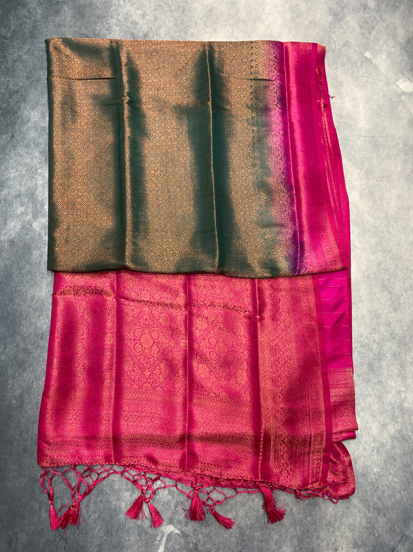Soft Silk Saree Green Colour with Pink Colour Pallu