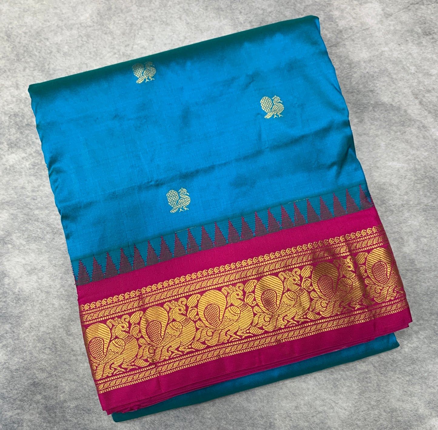 9 yards Pure Kanchipuram Silk Saree Sky Blue Colour with Pink Border