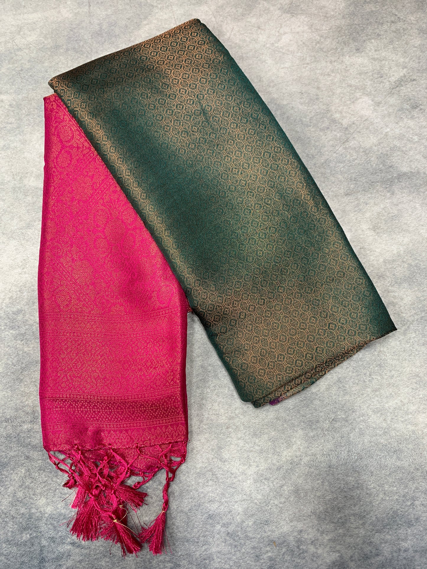 Soft Silk Saree Green Colour with Pink Colour Pallu