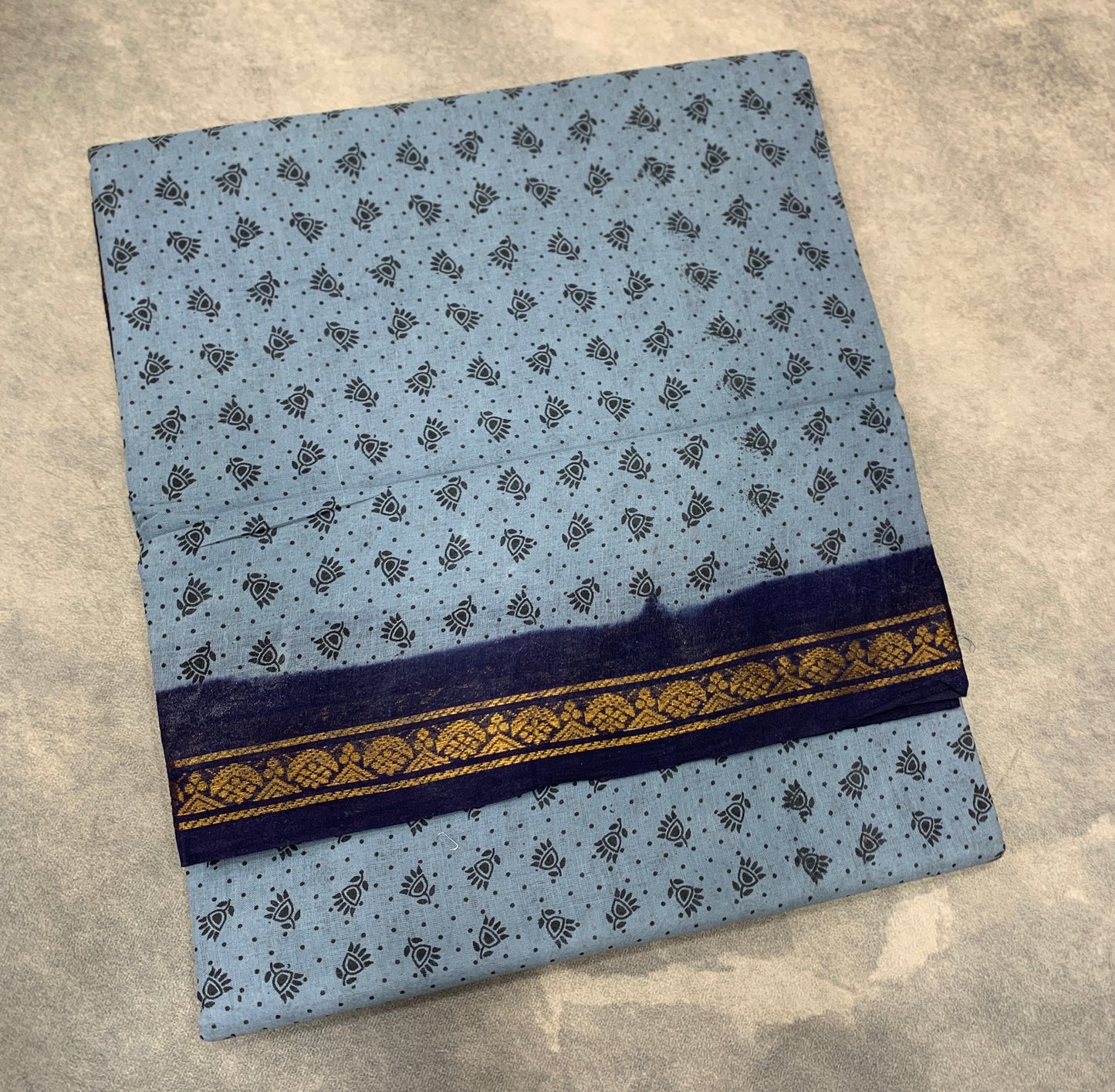 9 yards Cotton Saree Gray Colour with Navy Blue Border