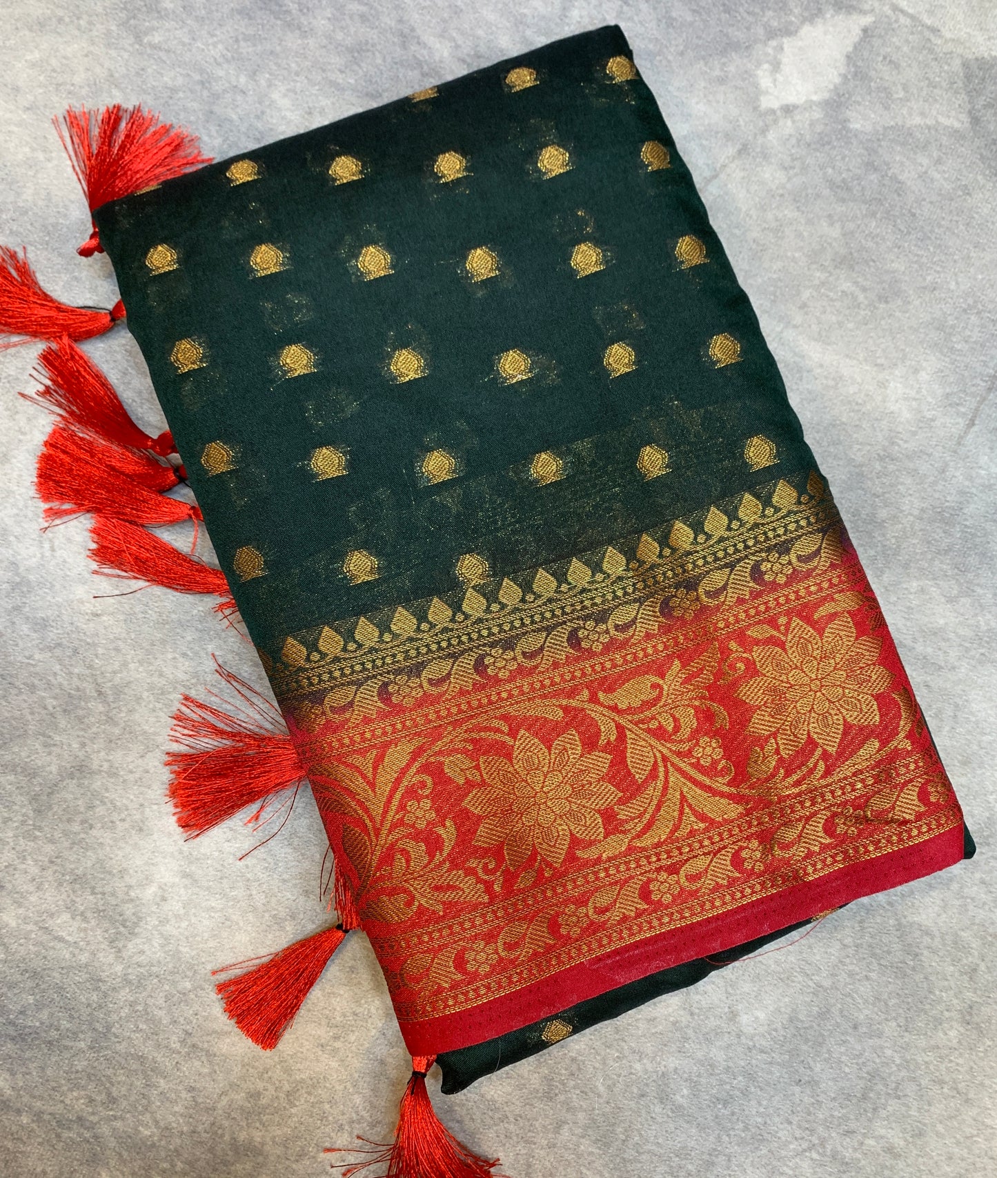 Crepe Saree Green Colour with Red Border