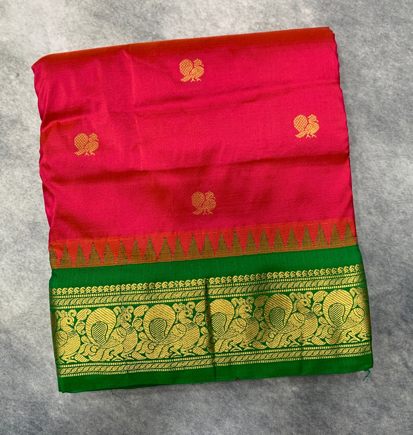 9 yards Pure Kanchipuram Silk Saree Reddish Pink Colour with Green Border