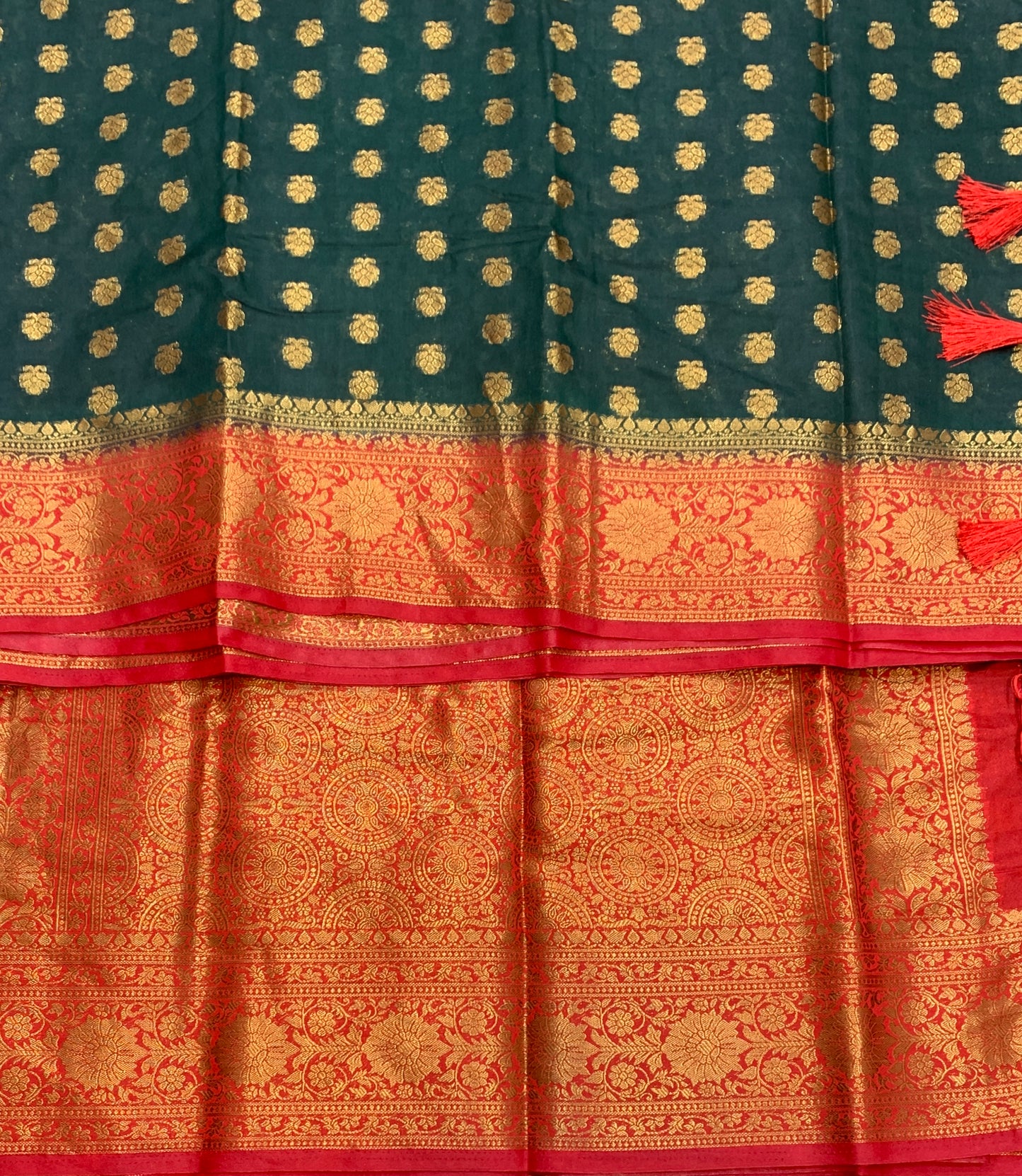 Crepe Saree Green Colour with Red Border