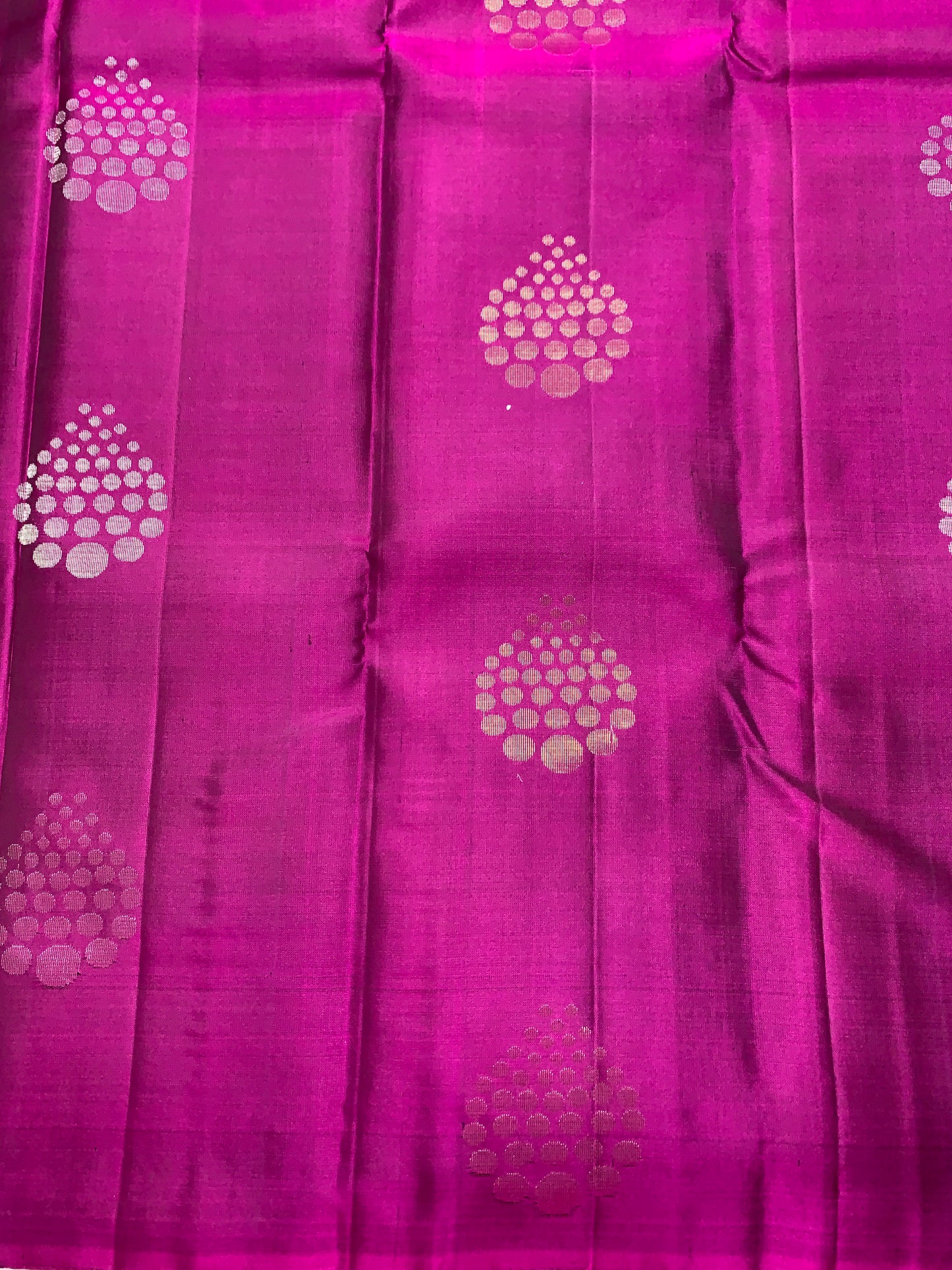 Pure Kanchipuram Silk Saree Magenta Colour with Border Less