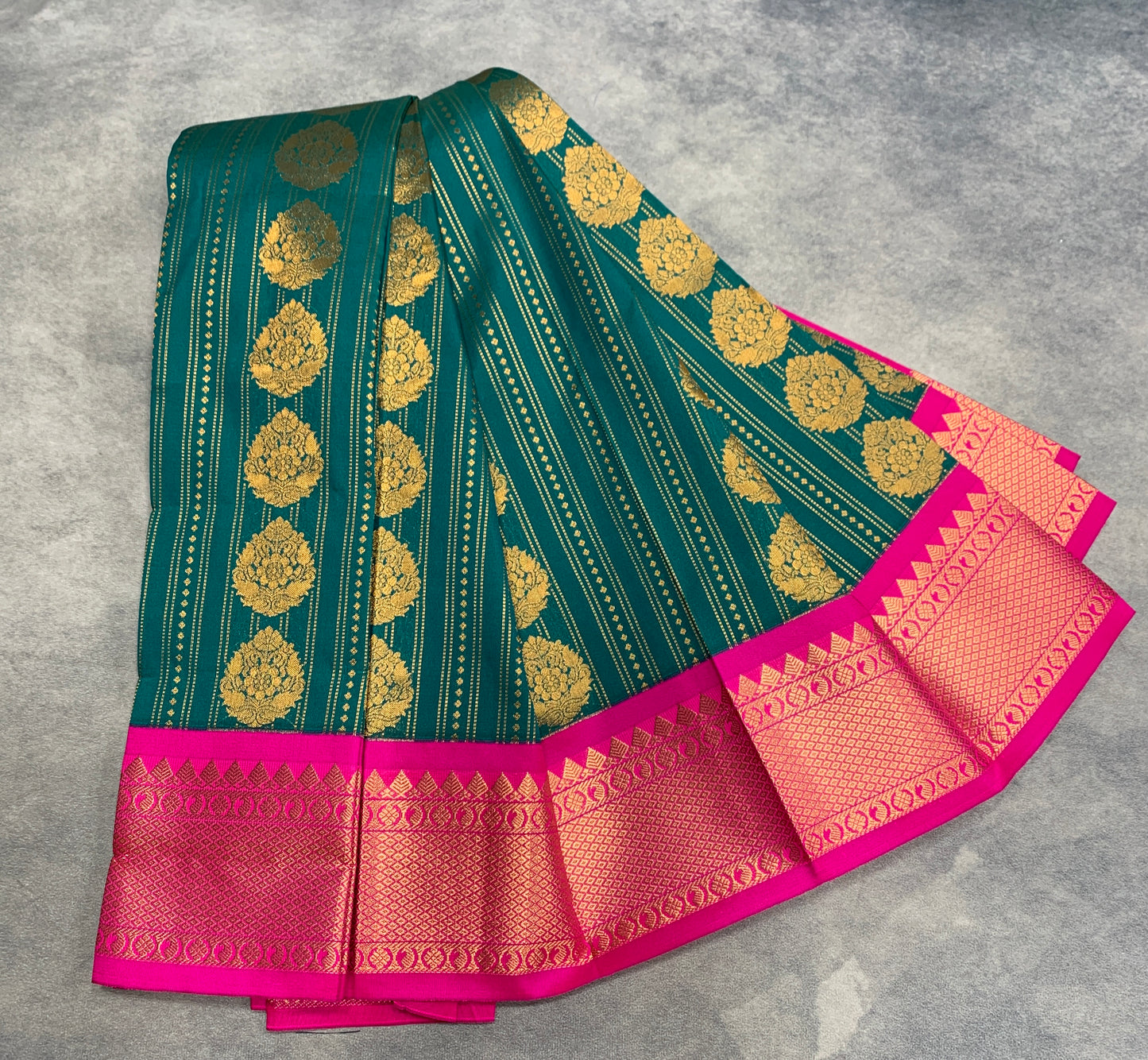 Vegan Silk Saree Teal Green Colour Saree with Pink Colour Contrast Border