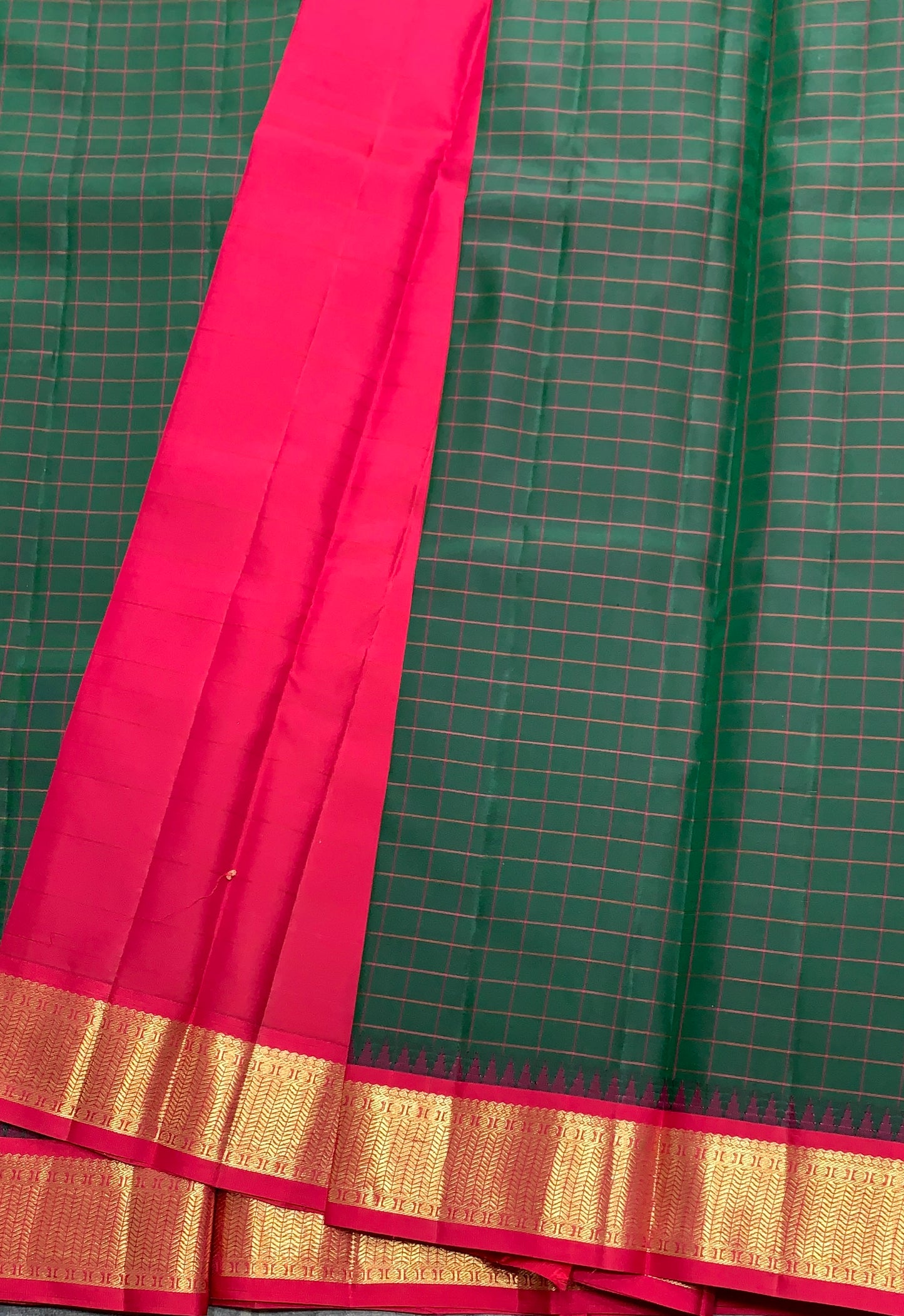 Pure Kanchipuram Silk Green Colour with Red and Golden Zari Border