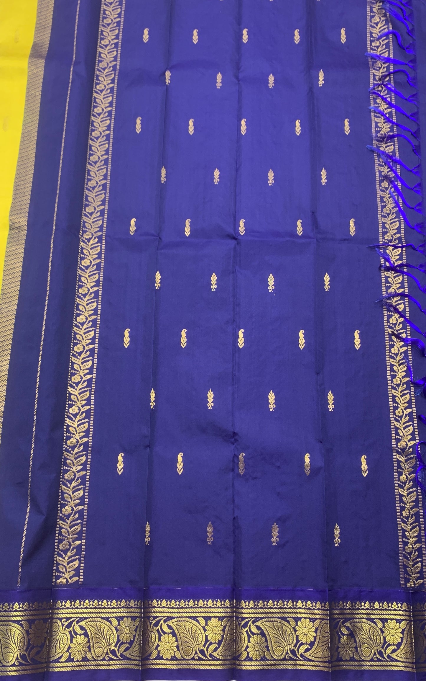 Pure Kanchipuram Silk Saree Yellow Green Colour with Blue Border