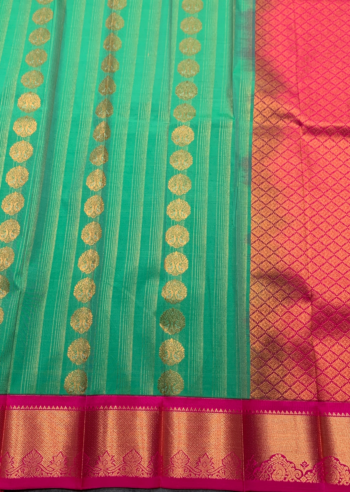 Vegan Silk Saree Emerald Green Colour Saree with Pink Colour Contrast Border