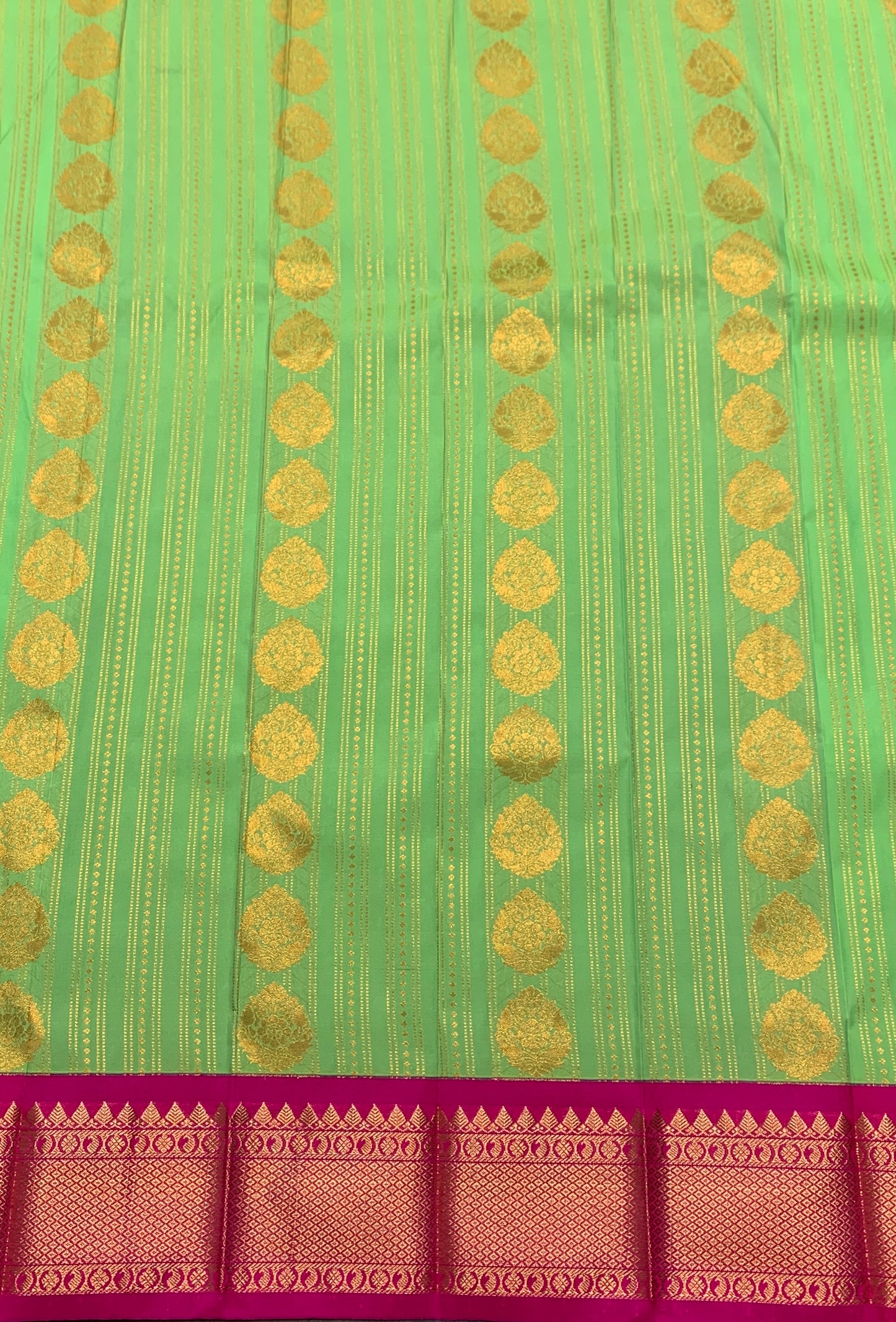 Vegan Silk Saree Pista Green Colour Saree with Pink Colour Contrast Border
