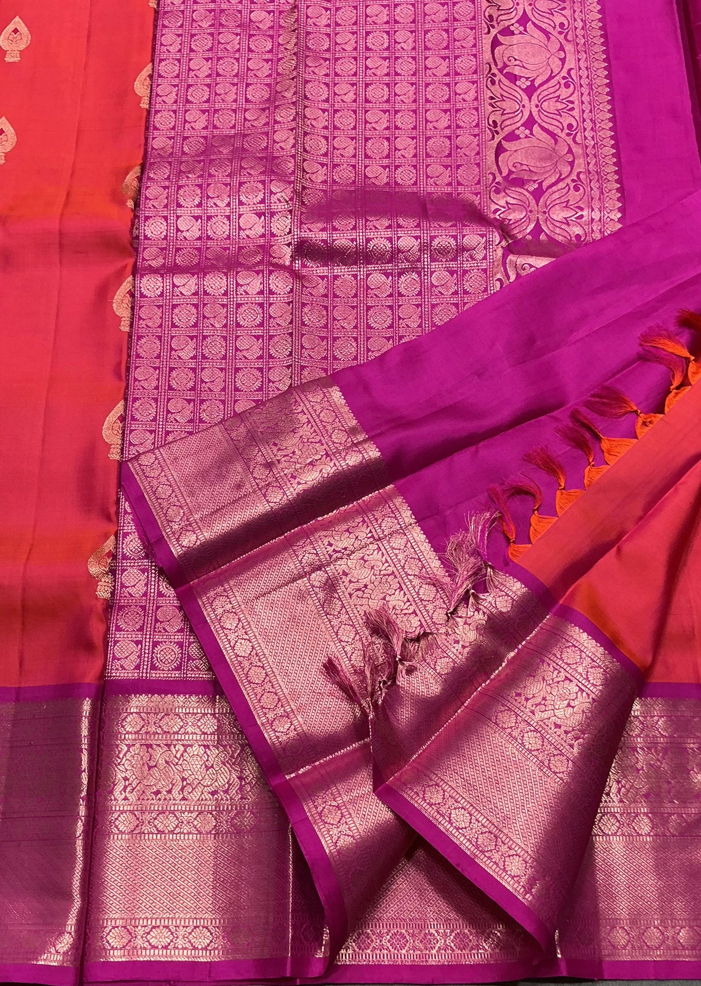 Pure Kanchipuram Silk Saree Peachish Pink Colour with Pink Boder