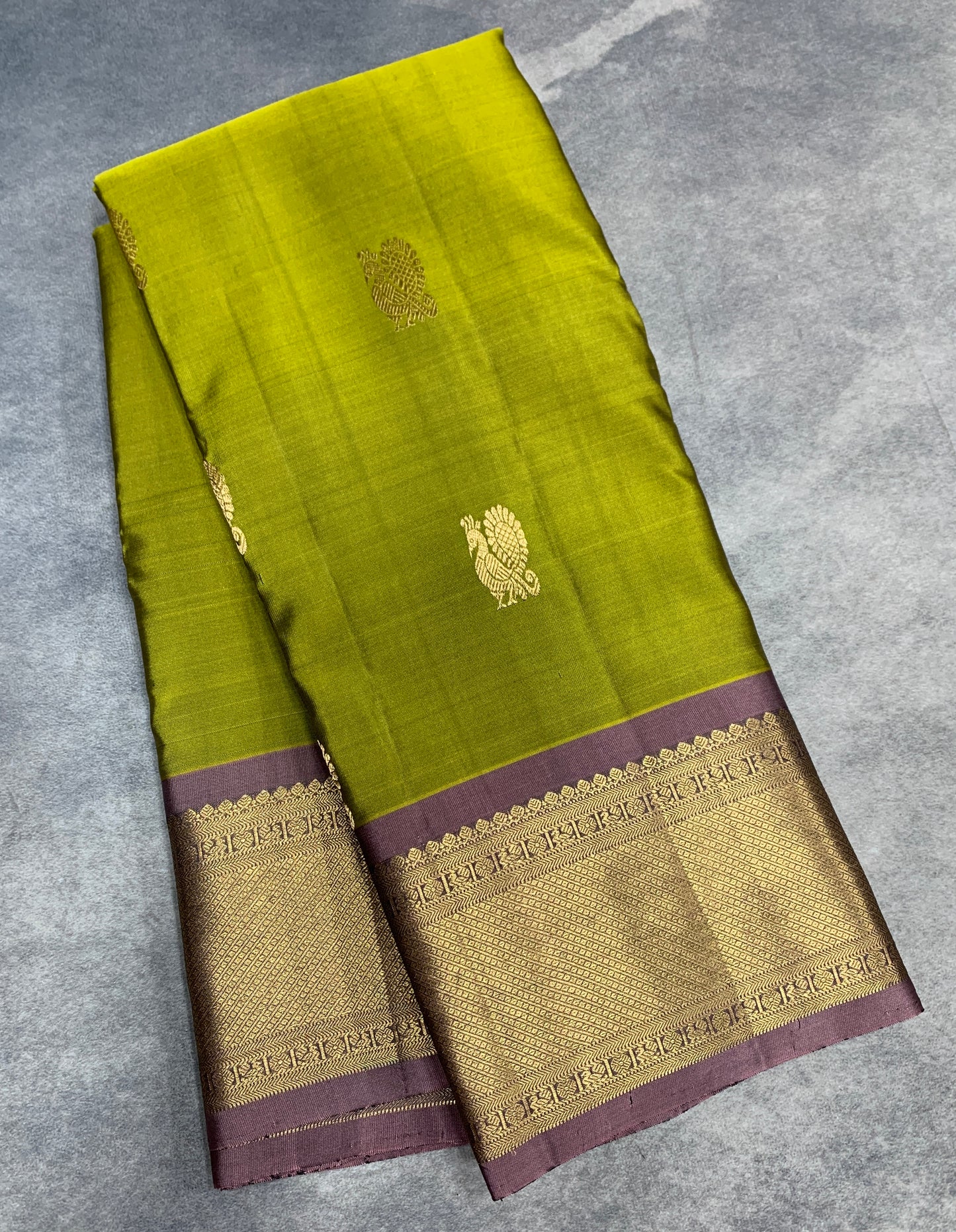 Pure Kanchipuram Silk Saree Olive Green Colour with Light Lavender Border
