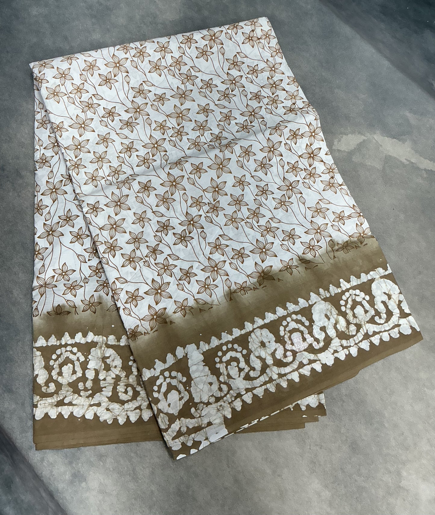 Chettinad Sungudi Cotton White Colour with Olive Green Colour Border