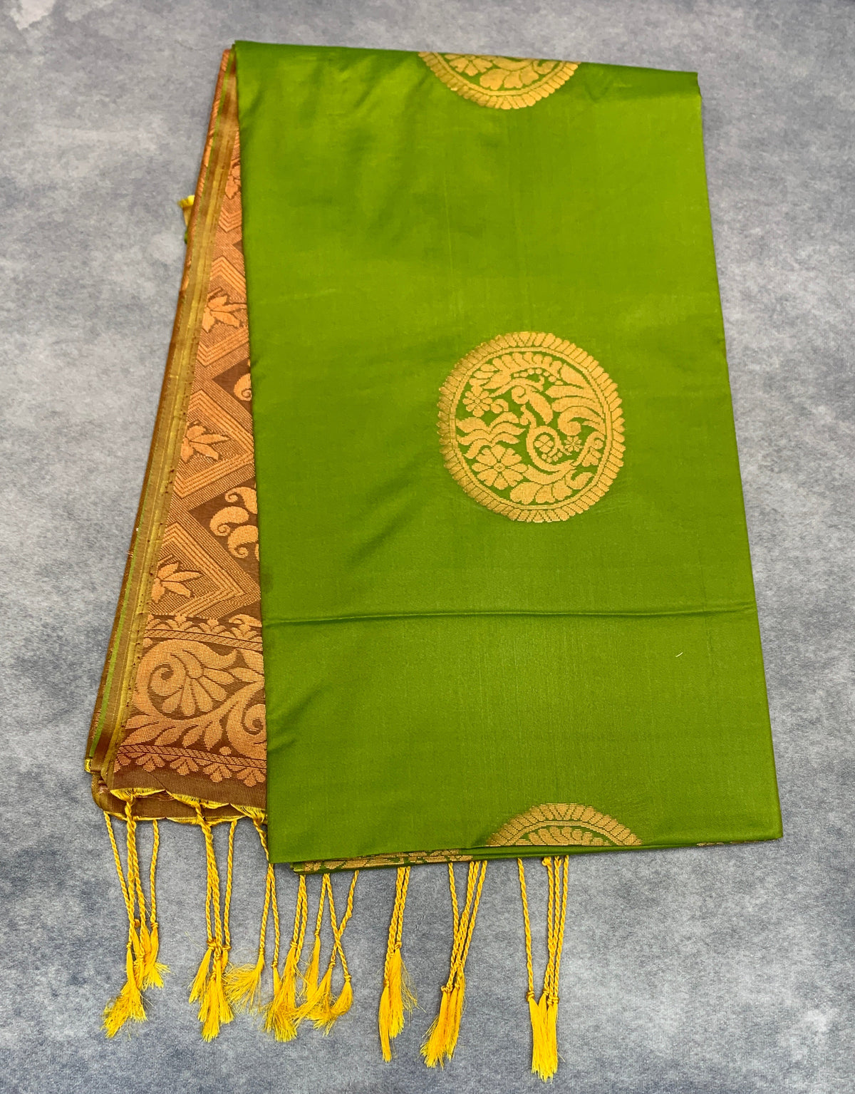 Art Silk Saree Olive Green Colour with Borderless