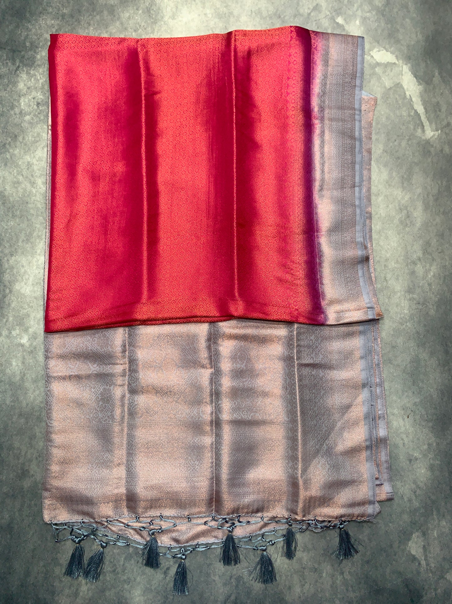 Soft Silk Saree Pink Colour with Gray Pallu