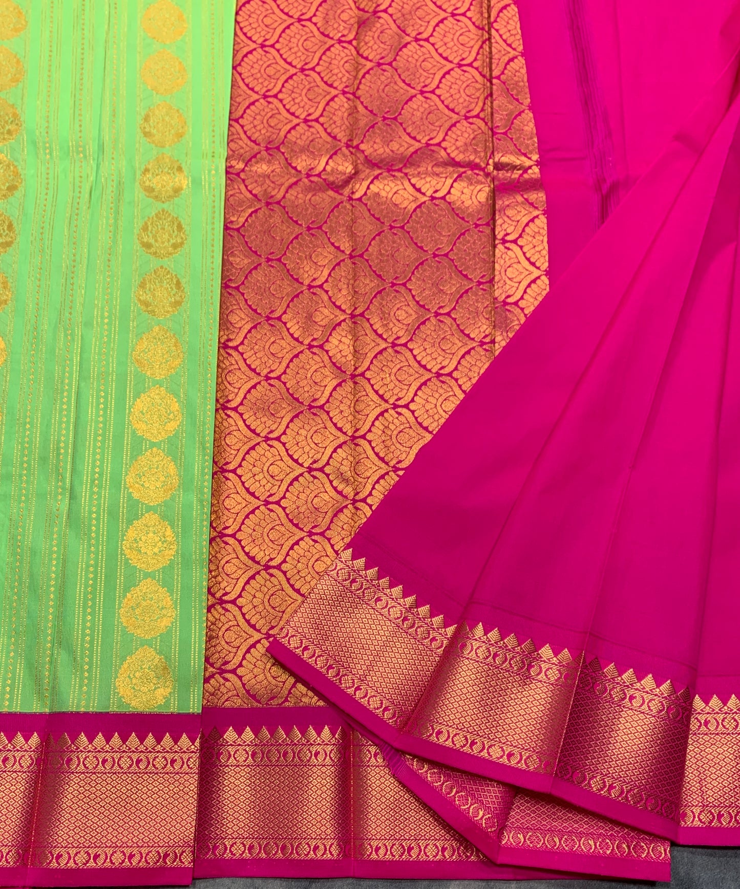 Vegan Silk Saree Pista Green Colour Saree with Pink Colour Contrast Border