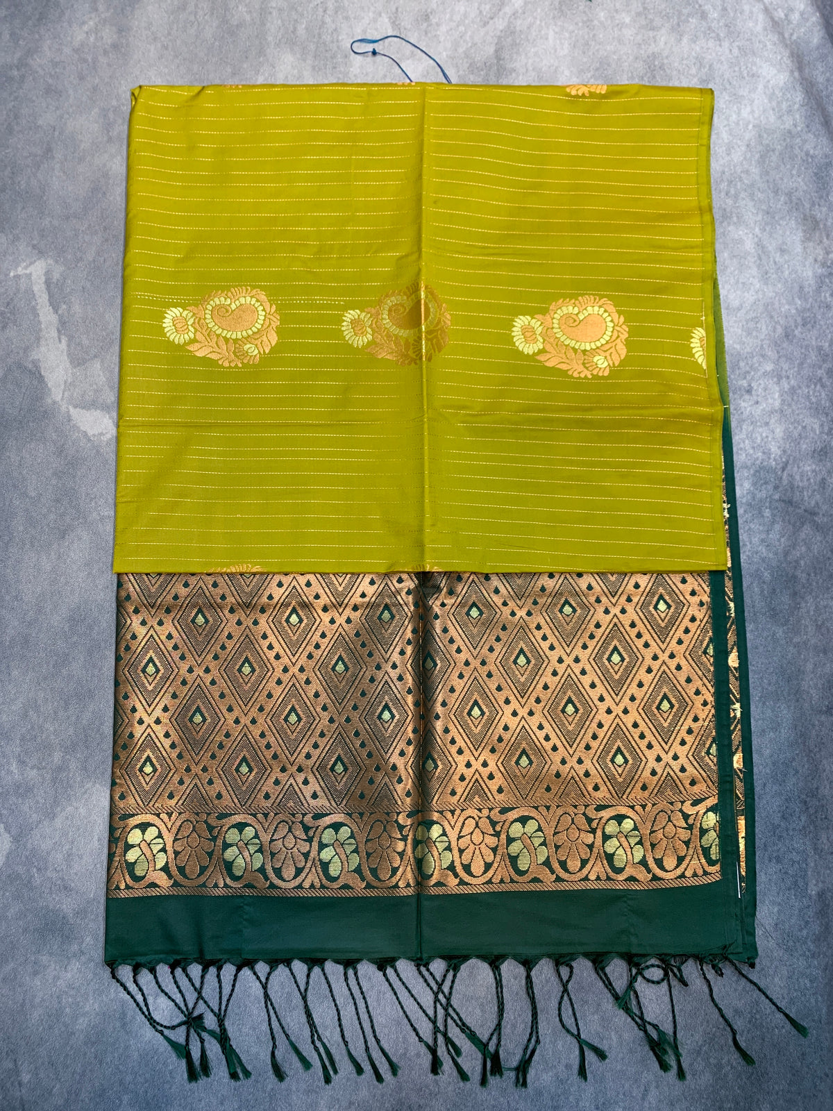 Art Silk Saree Mehandi Green Colour with Borderless