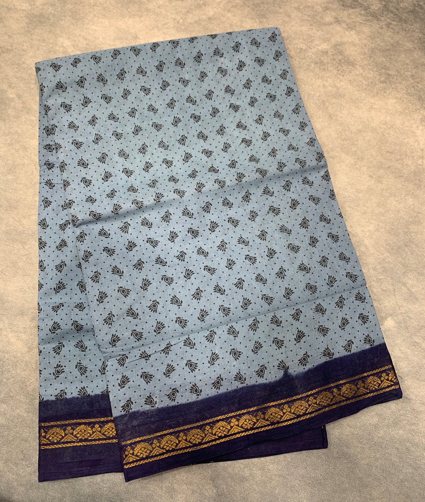 9 yards Cotton Saree Gray Colour with Navy Blue Border
