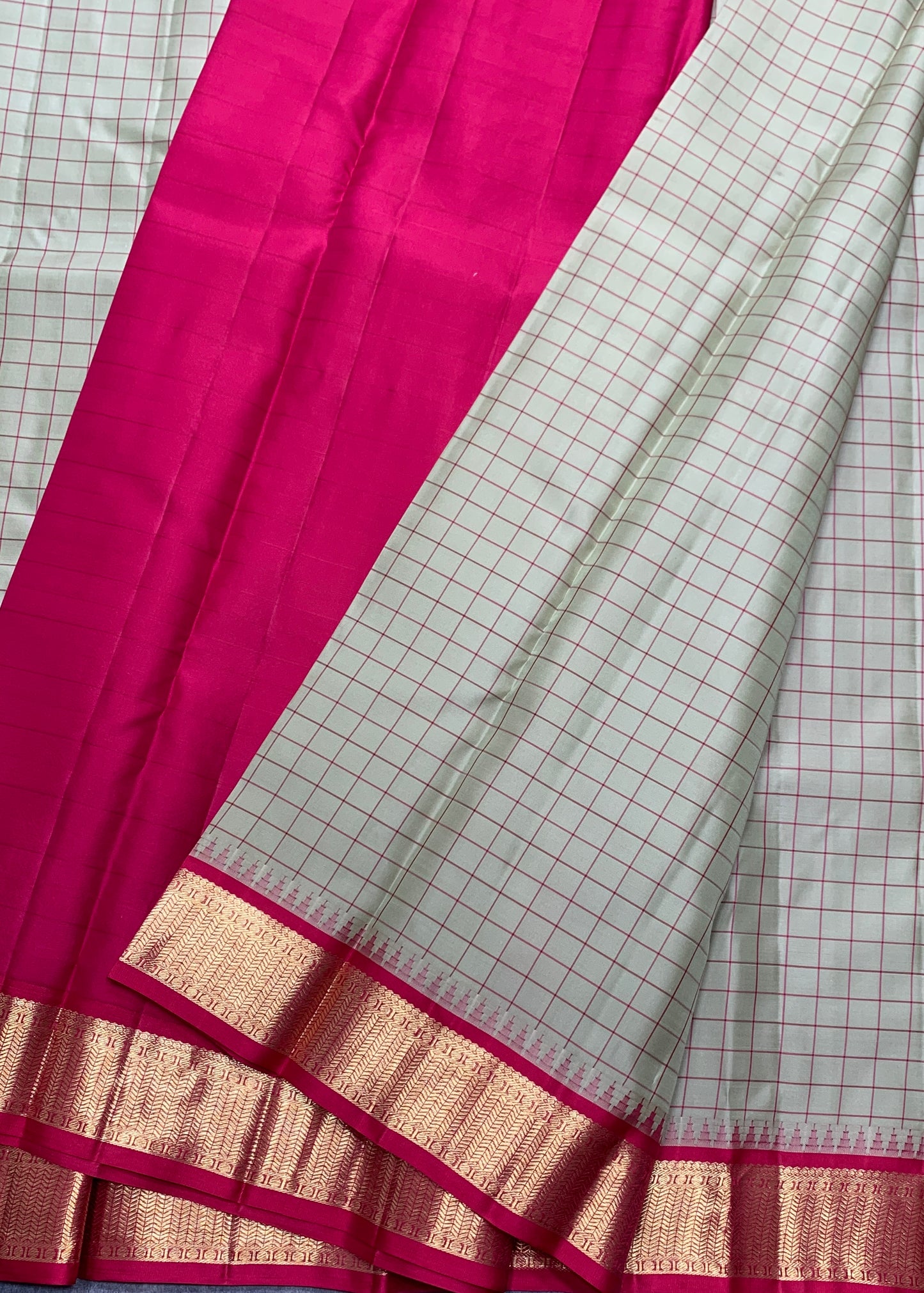 Pure Kanchipuram Silk Pista Green Colour with Red and Golden Zari Border