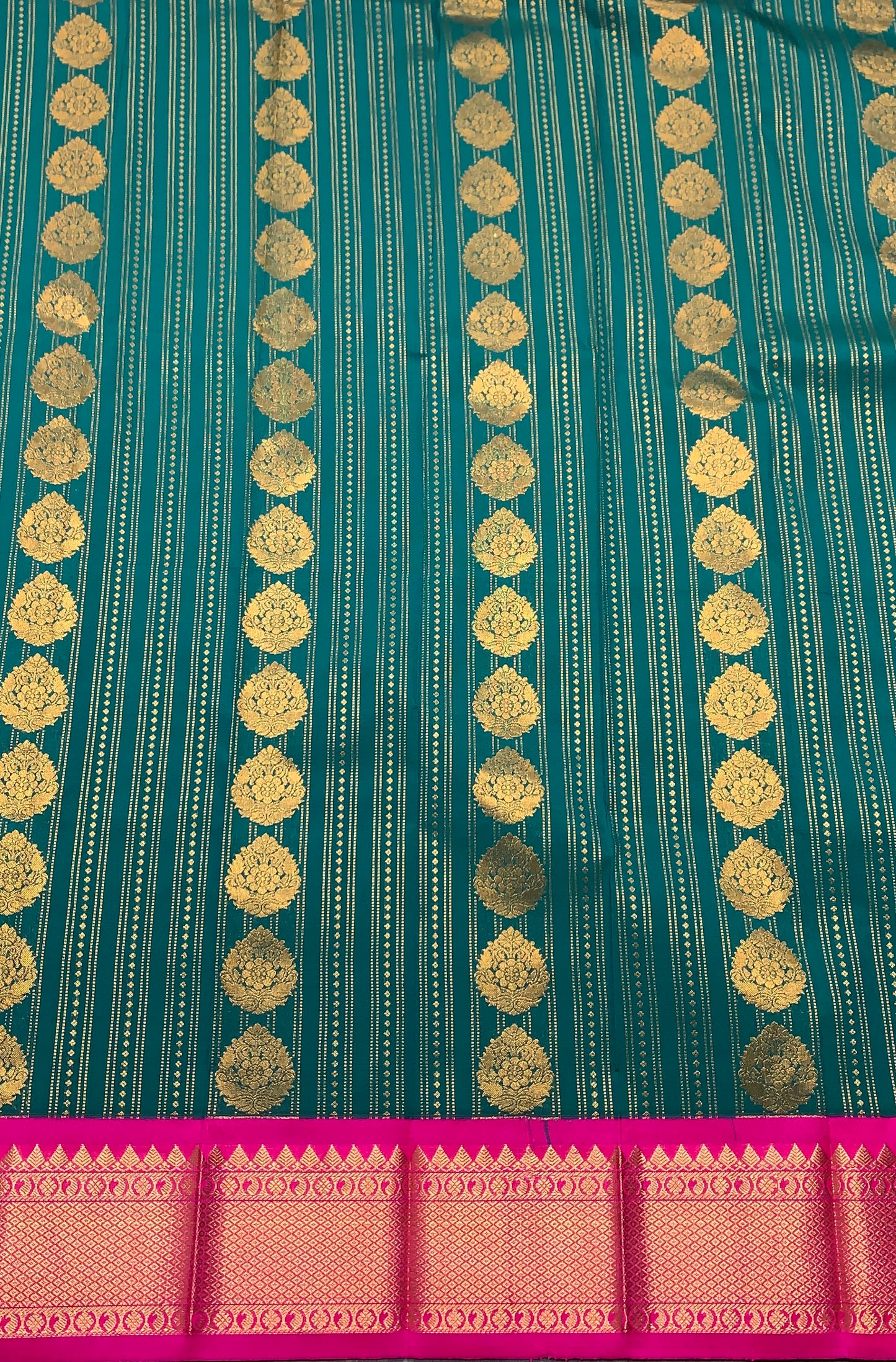 Vegan Silk Saree Teal Green Colour Saree with Pink Colour Contrast Border