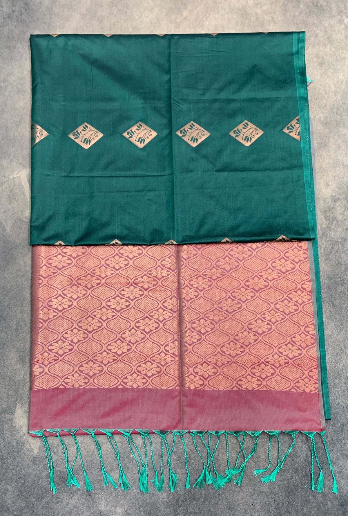 Art Silk Saree Emerald Green Colour with Borderless