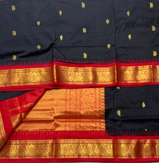 9 yards Pure Kanchipuram Silk Saree Block Colour With Red Border