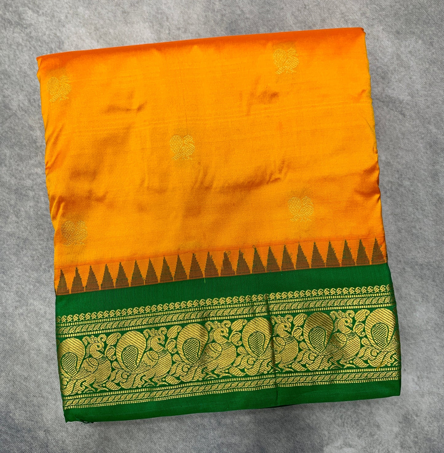 9 yards Pure Kanchipuram Silk Saree Mango Yellow Colour with Green Border