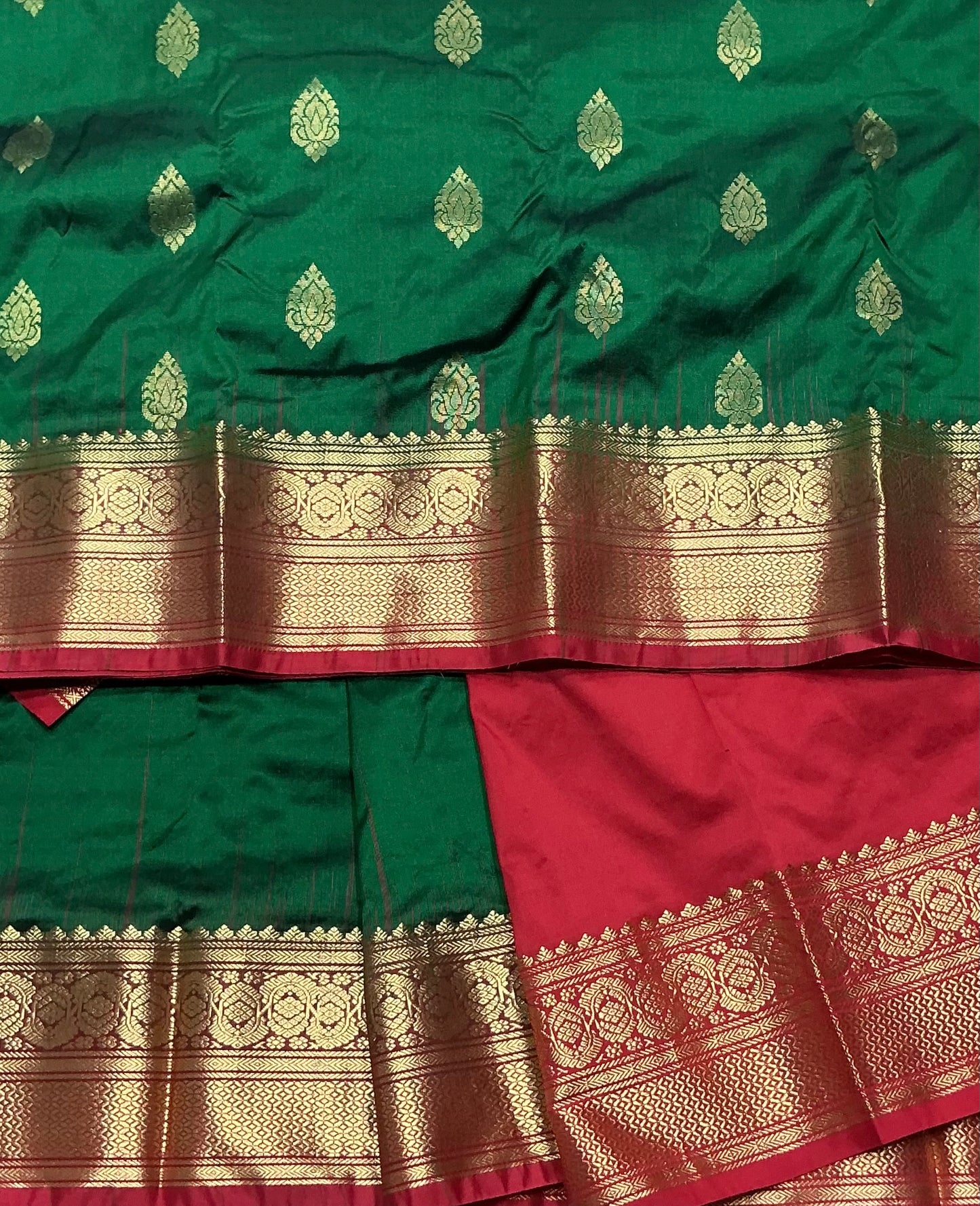 Pure Kanchipuram Silk Green Colour with Red Border
