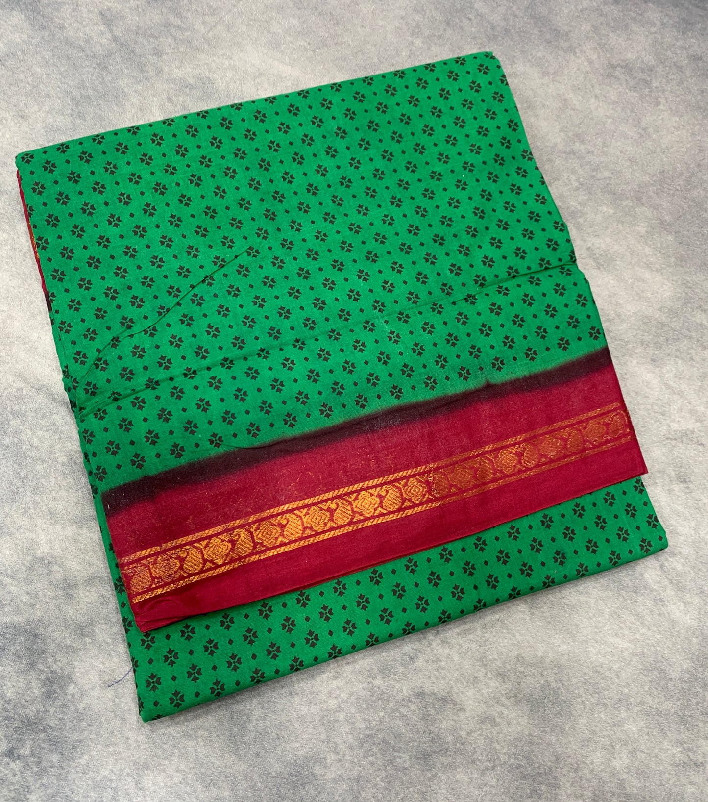9 yards Cotton Saree Light Green Colour with Red Border