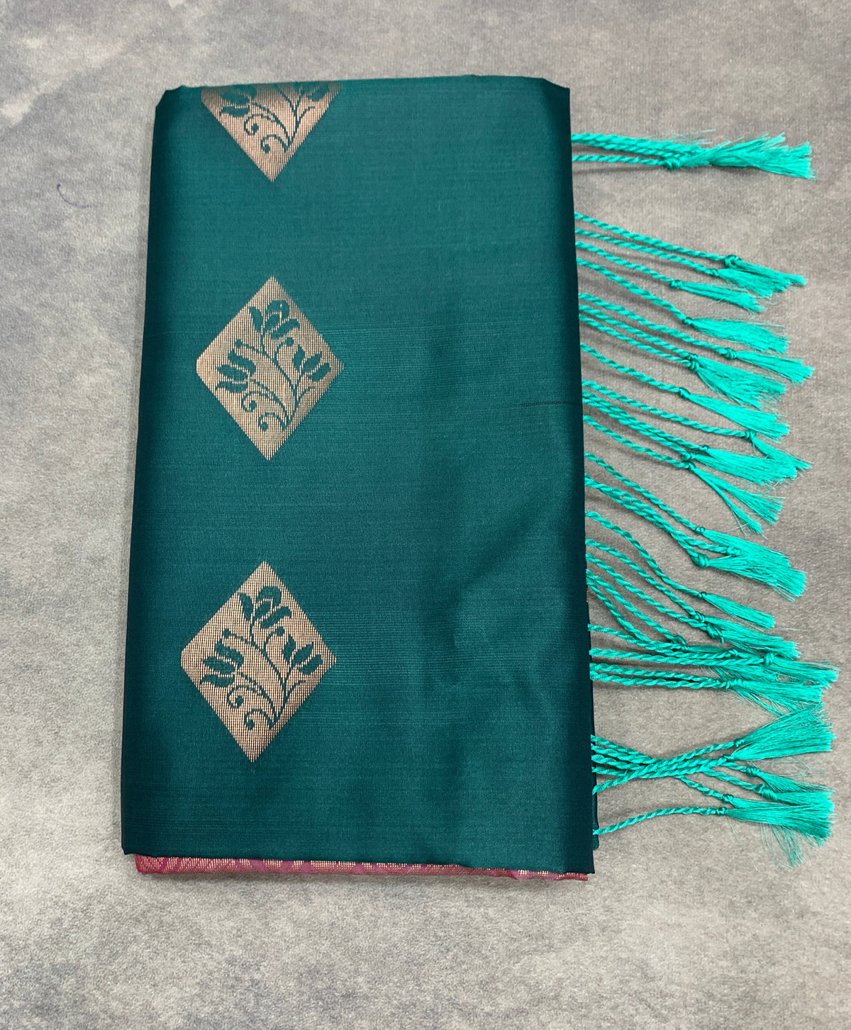 Art Silk Saree Emerald Green Colour with Borderless