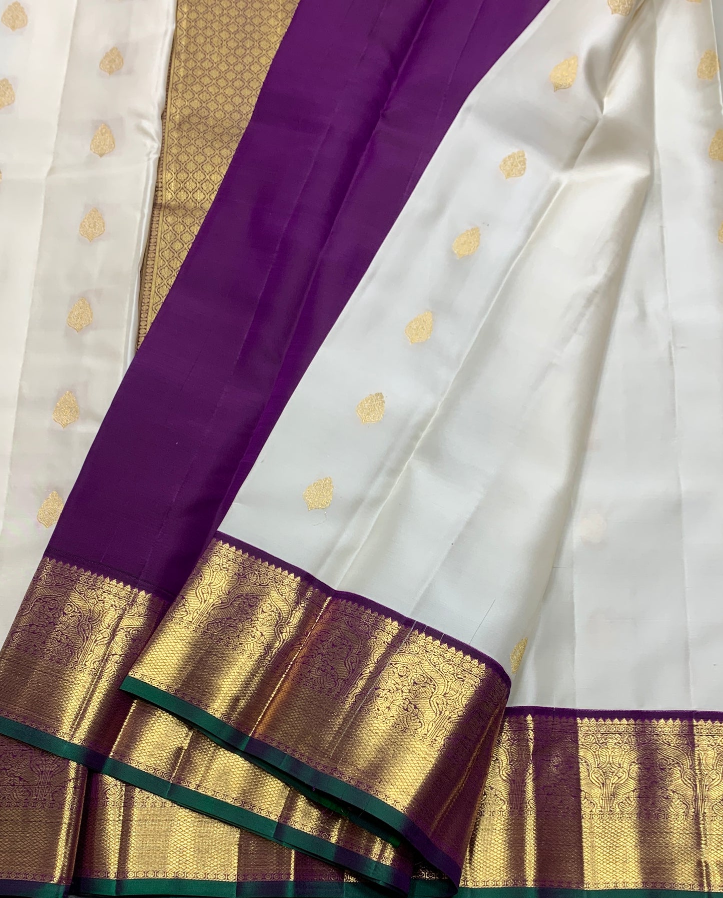 Pure Kanchipuram Silk Off White Colour with Magenta and Golden Zari Border