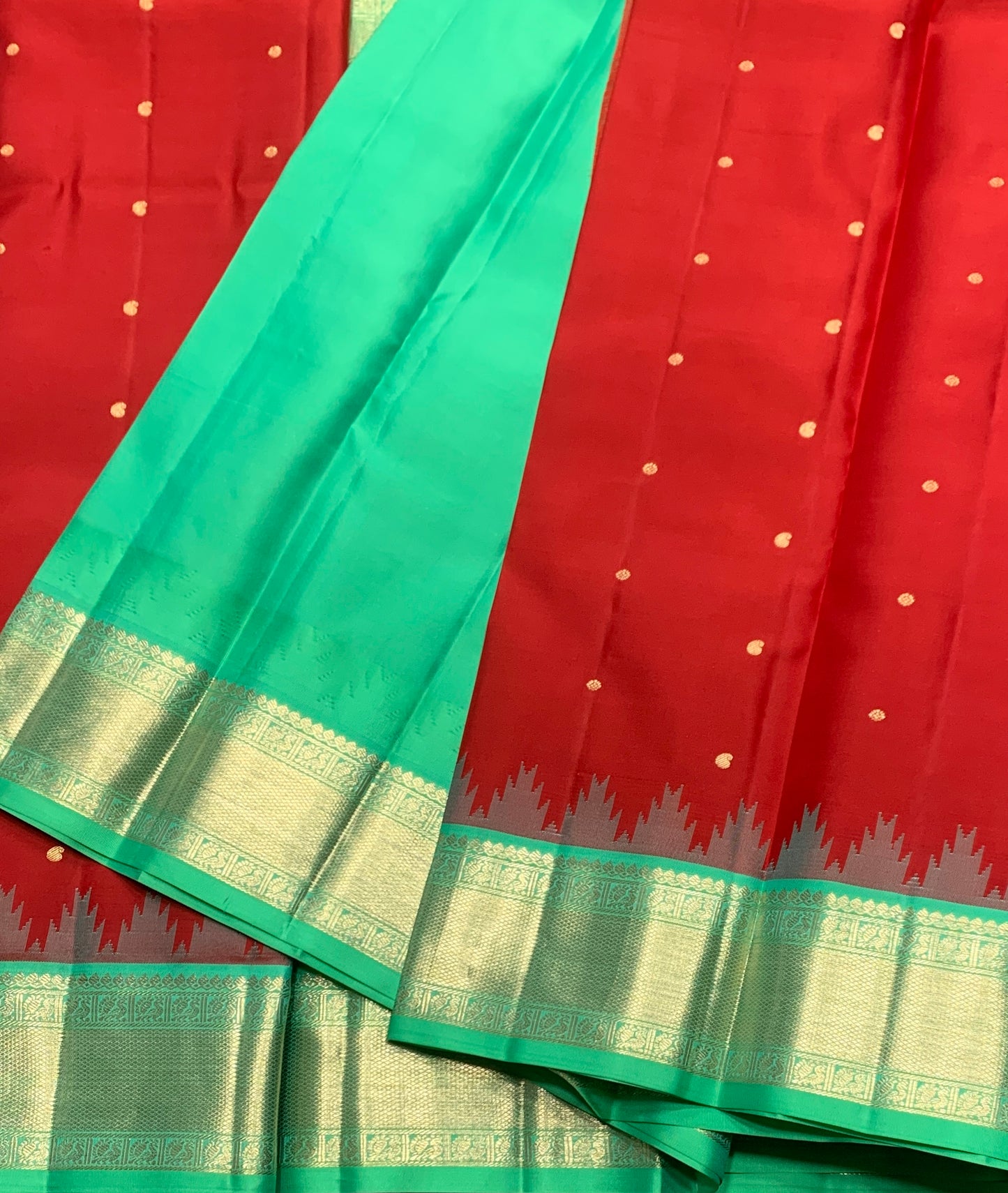 Pure Kanchipuram Silk Red Colour with Sapphire and Golden Zari Border