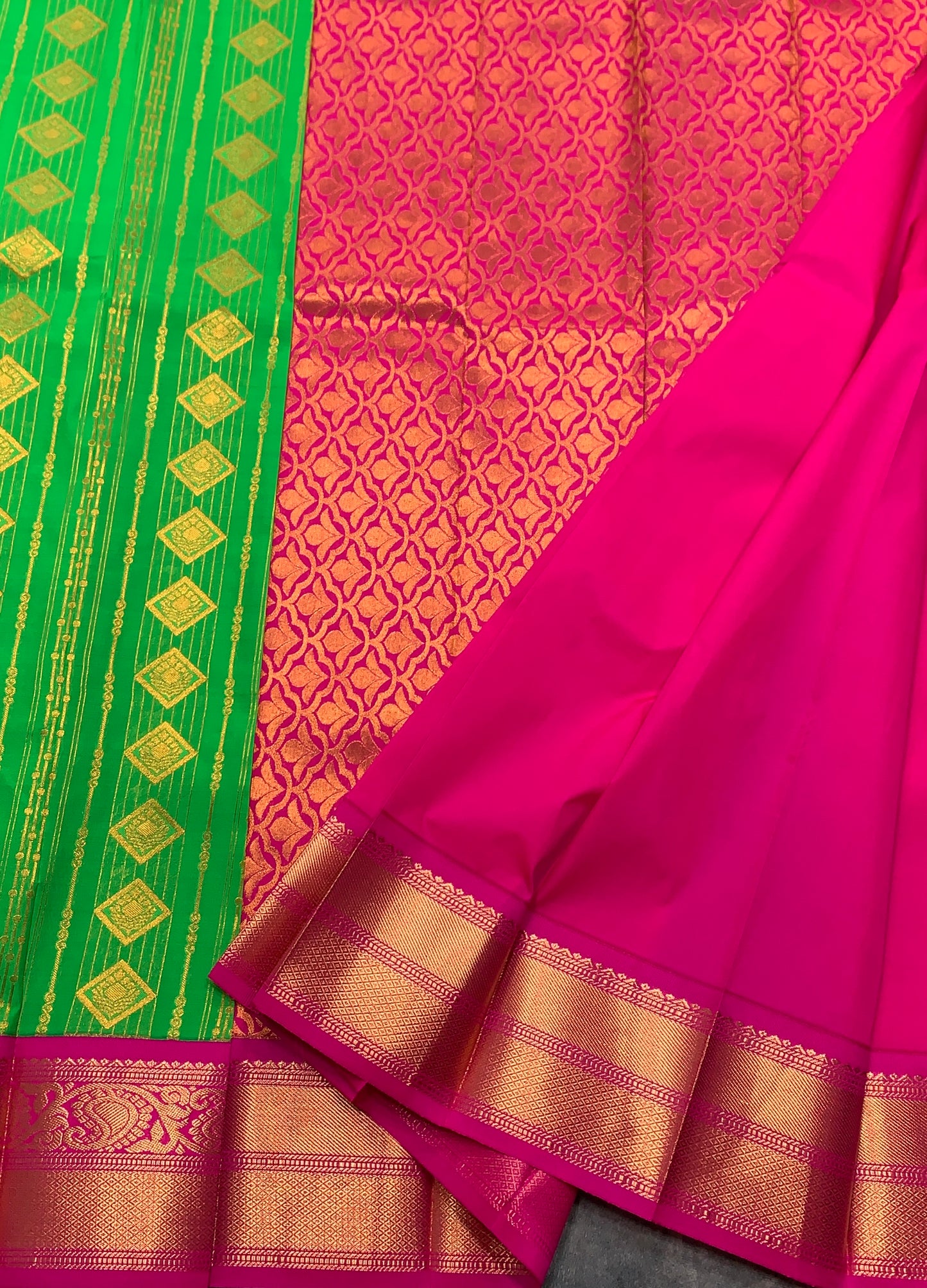 Vegan Silk Saree Light Green Colour Saree with Pink Colour Contrast Border
