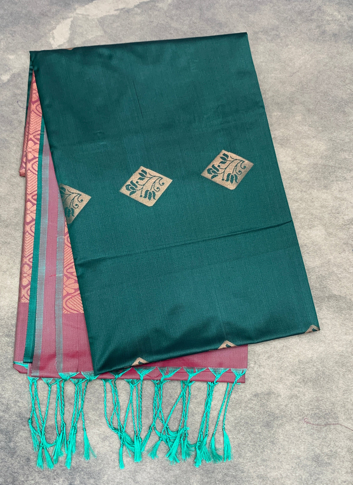 Art Silk Saree Emerald Green Colour with Borderless