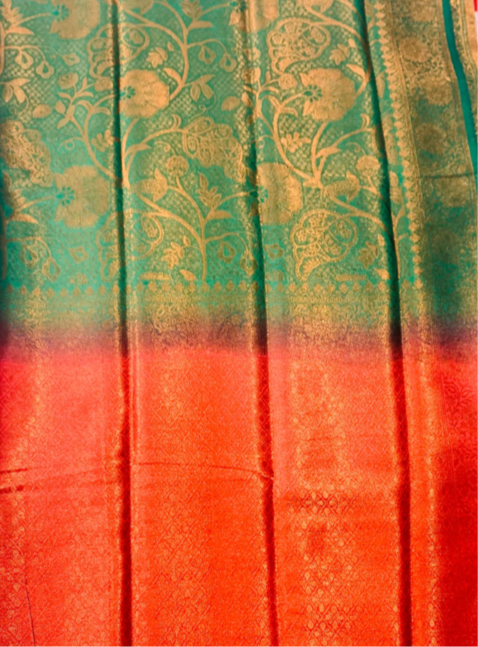 Dark Green kuberra pattu with Flower design.