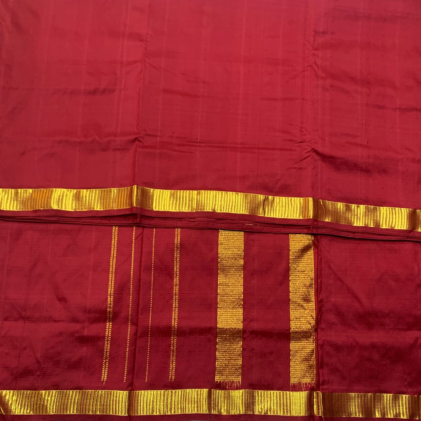 9 yards Pure Kanchipuram Silk Saree Maroon Colour with Golden Zari Border