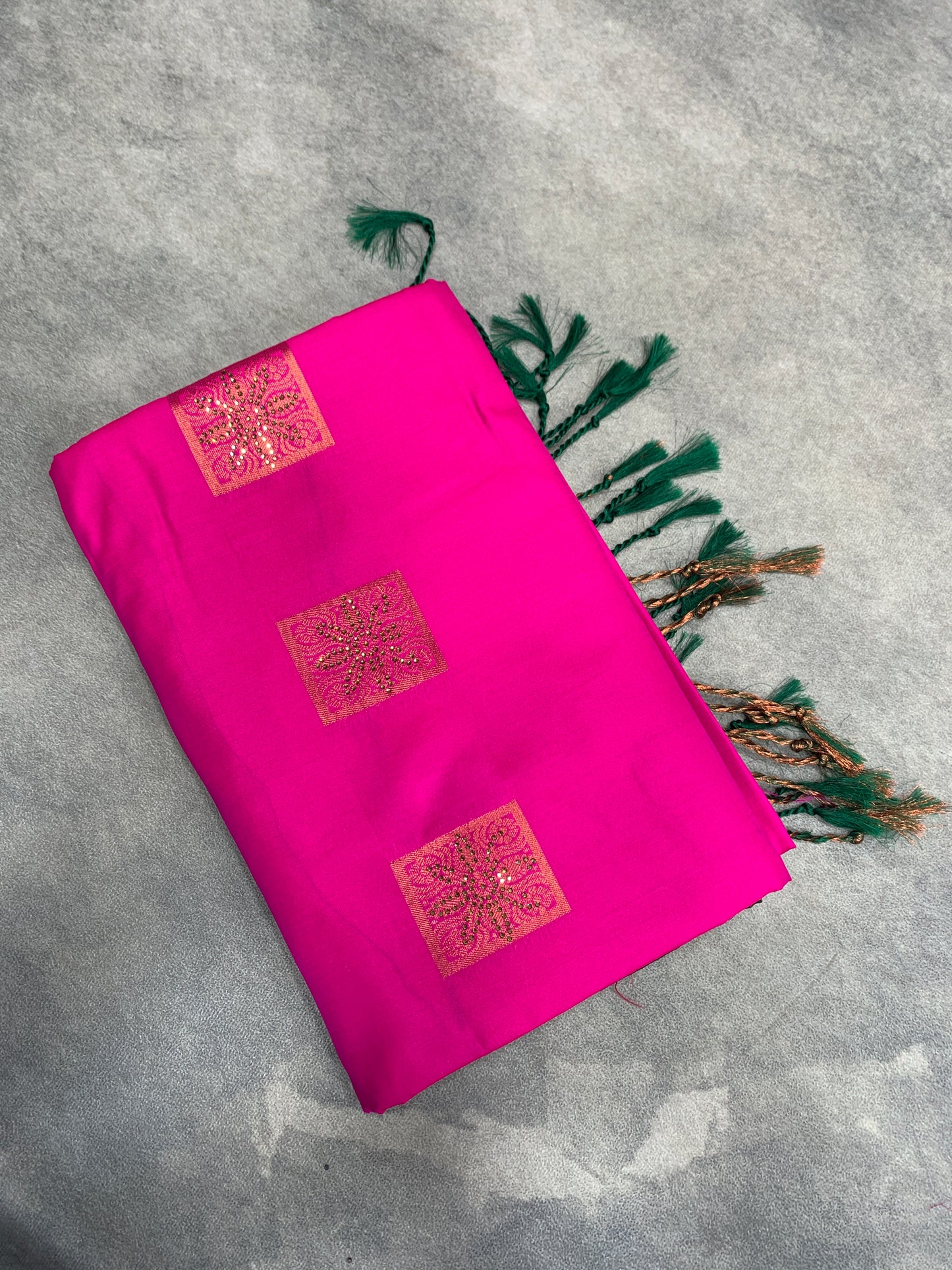 Soft Vegan Silk Saree Pink Colour with Green and Copper Border