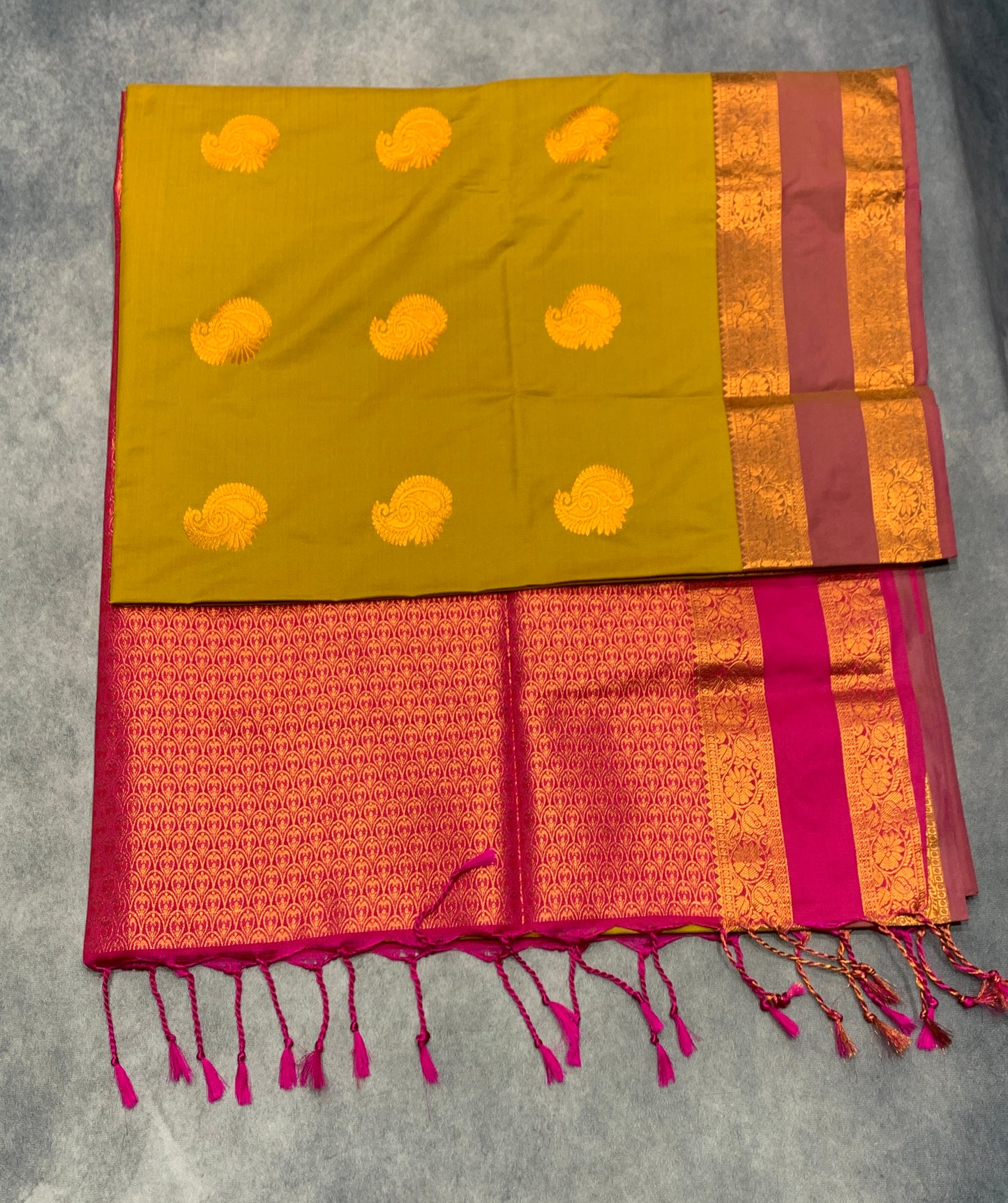 Soft Vegan Silk Saree Lime Green Colour with Rettai Pettu Border