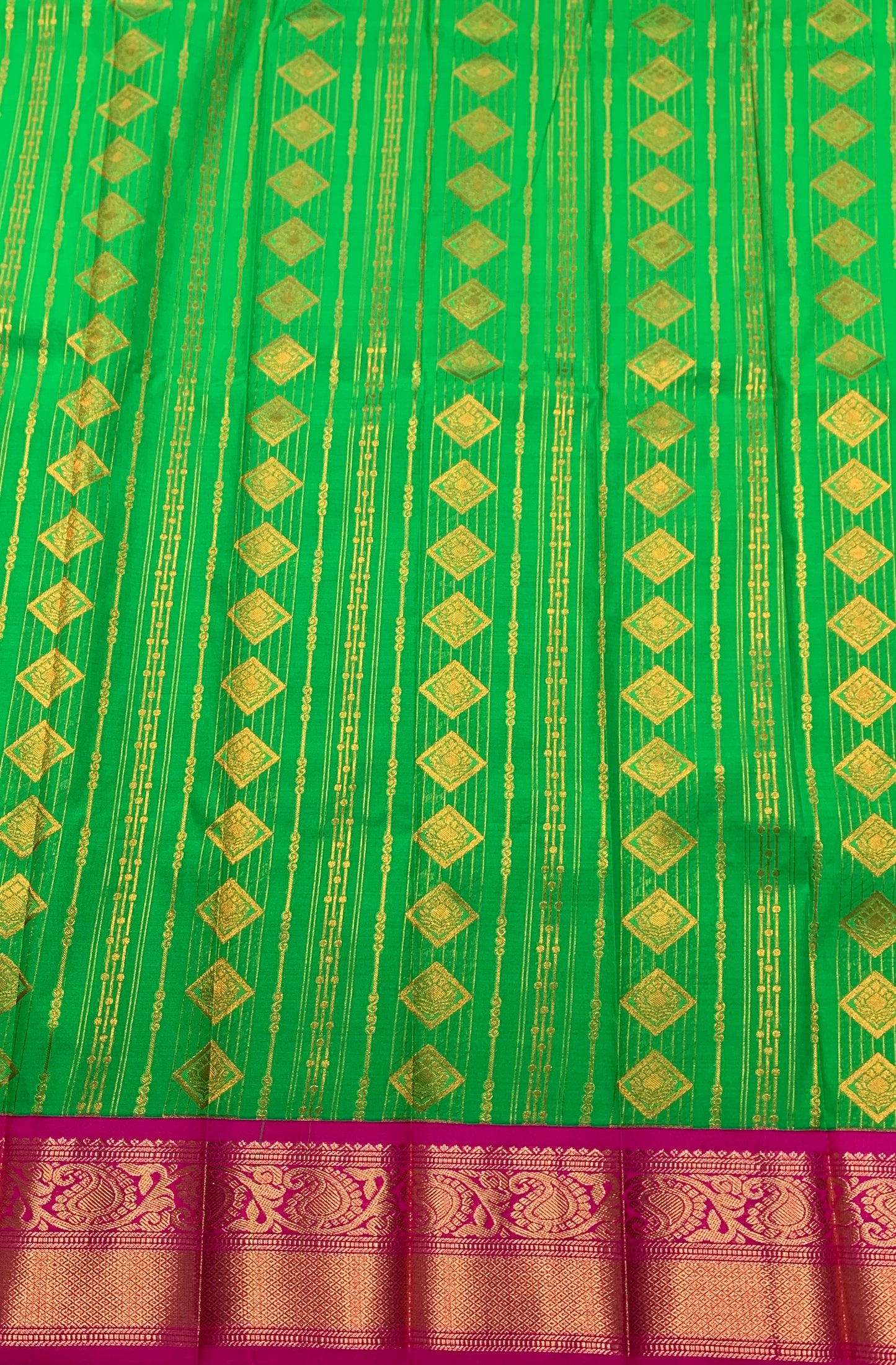 Vegan Silk Saree Light Green Colour Saree with Pink Colour Contrast Border