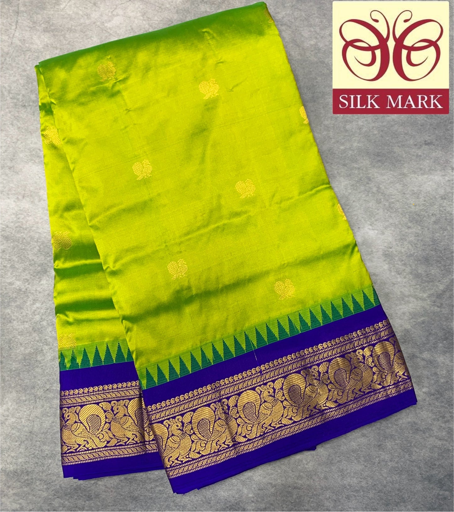 9 yards Pure Kanchipuram Silk Saree Light Green Colour with Blue Border
