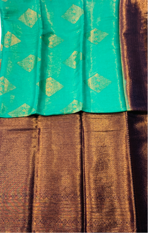 Green shade kuberra pattu with Navy Blue Pallu