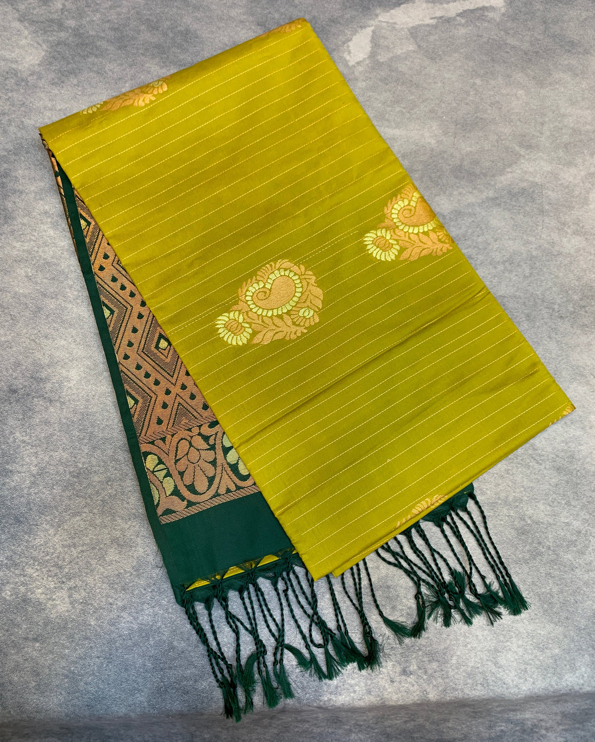 Art Silk Saree Mehandi Green Colour with Borderless