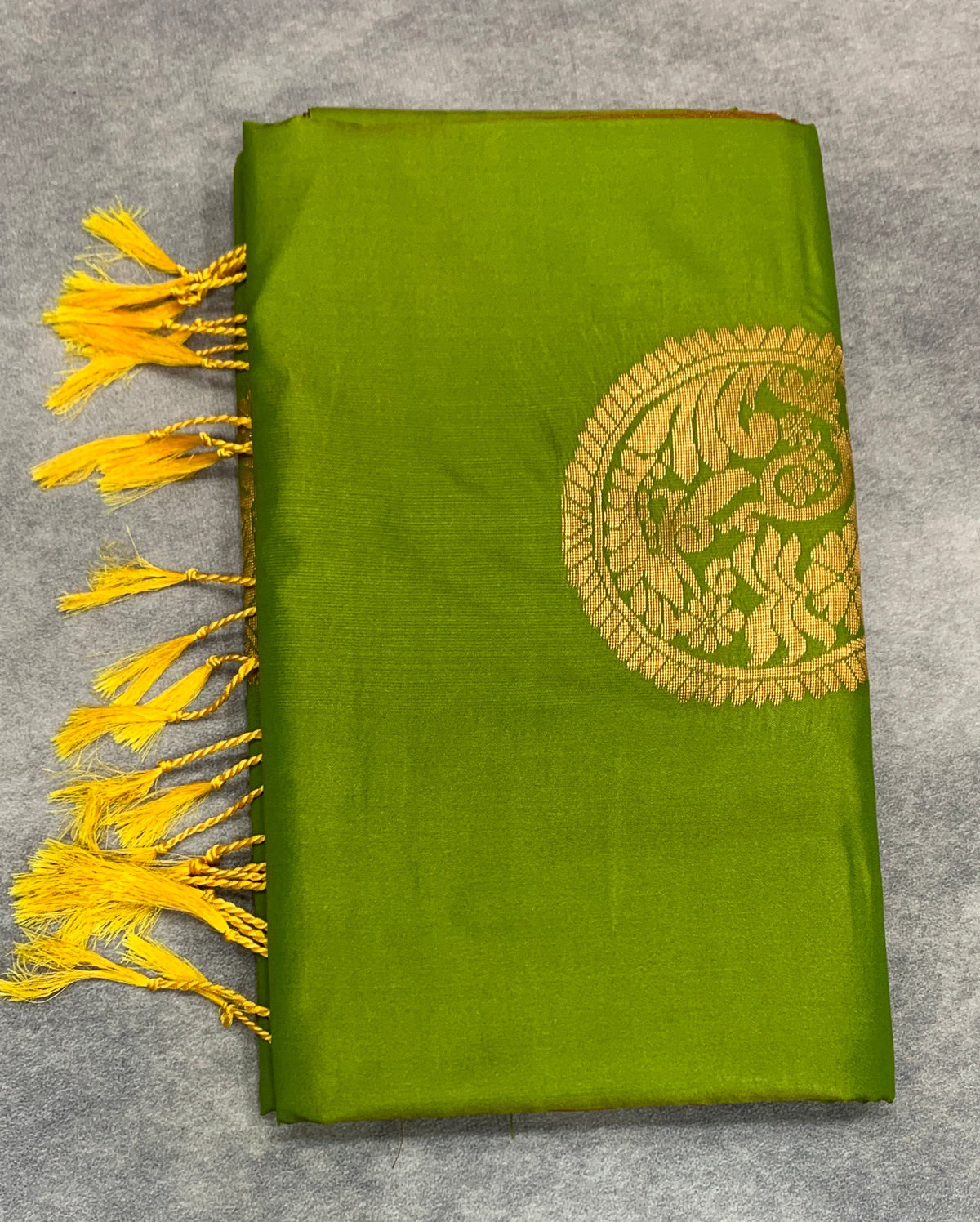 Art Silk Saree Olive Green Colour with Borderless