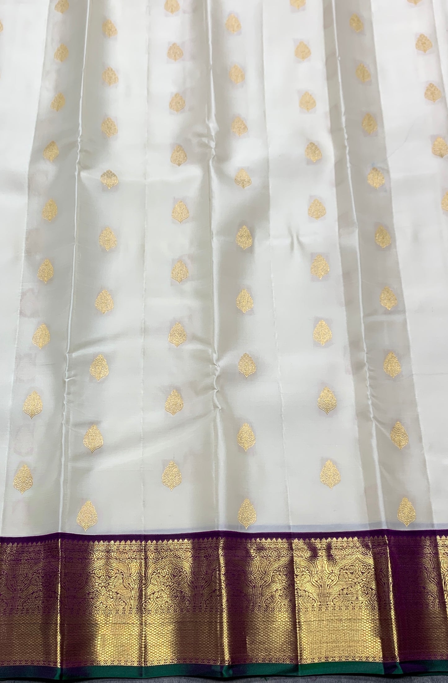 Pure Kanchipuram Silk Off White Colour with Magenta and Golden Zari Border
