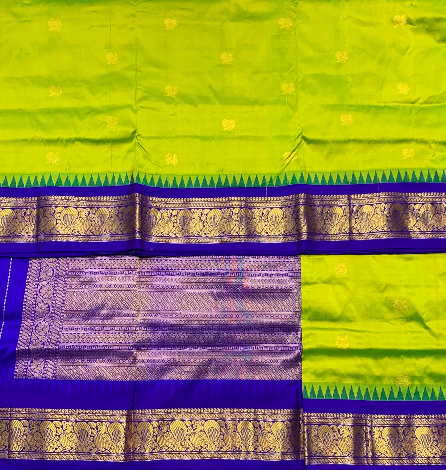 9 yards Pure Kanchipuram Silk Saree Light Green Colour with Blue Border