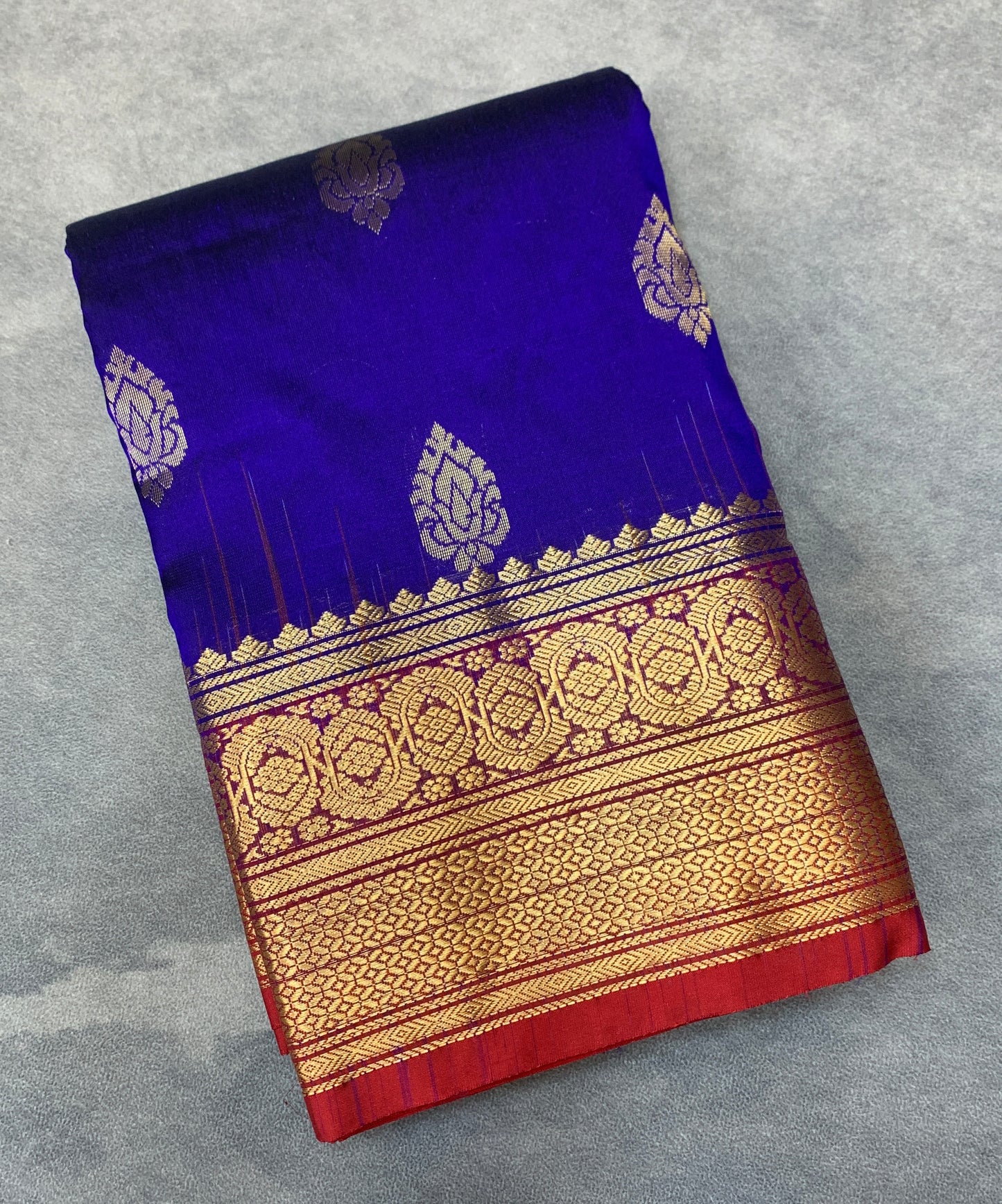 Pure Kanchipuram Silk Blue Colour with Red Colour Border