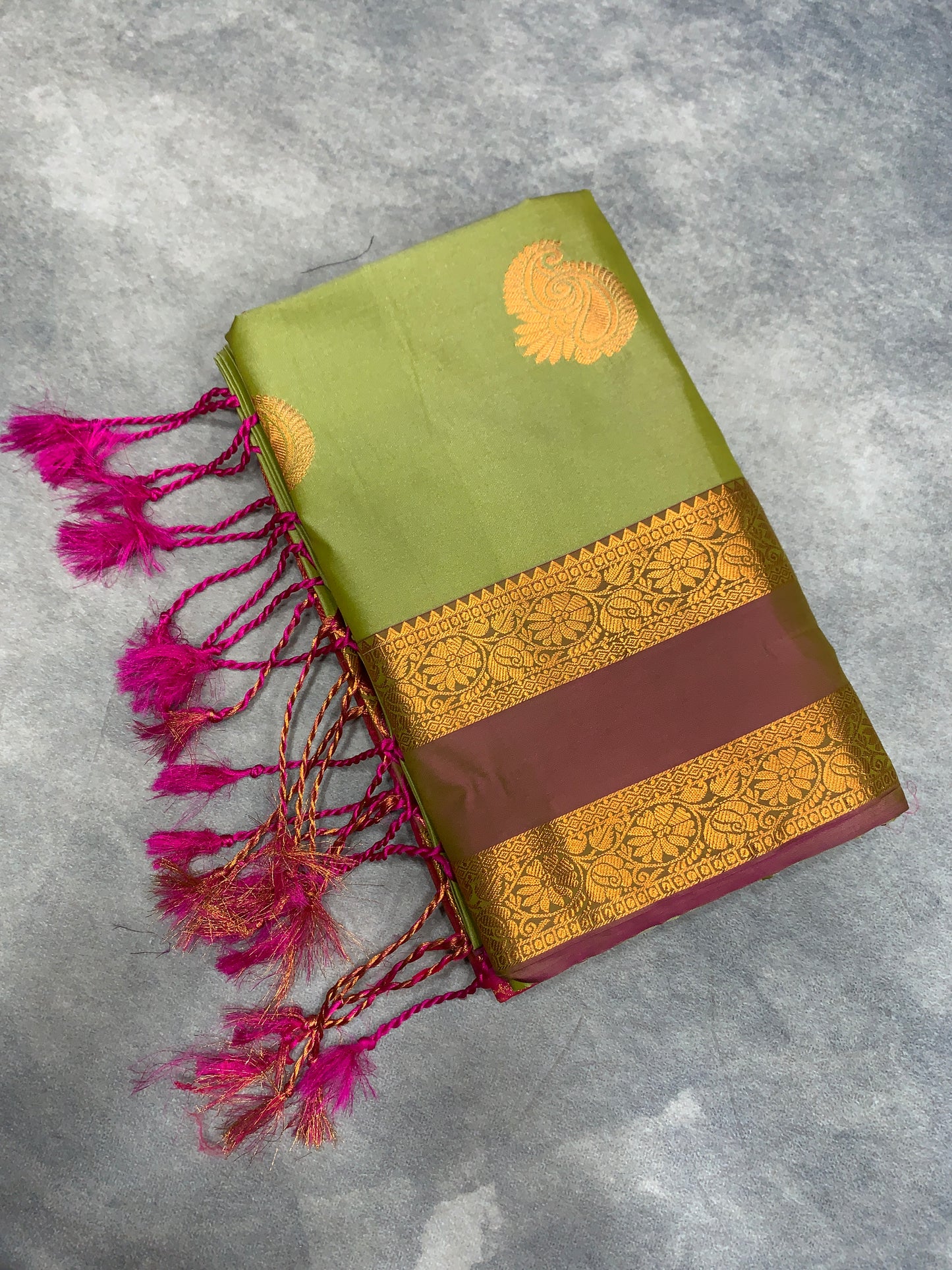 Soft Vegan Silk Saree Pista Green Colour with Rettai Pettu Border