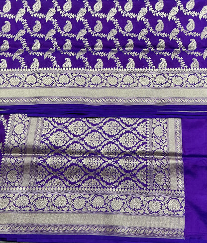 Pure Banaras Silk Saree Violet(Dual Tone)Colour with Beautifully Crafted Floral Banarasi border