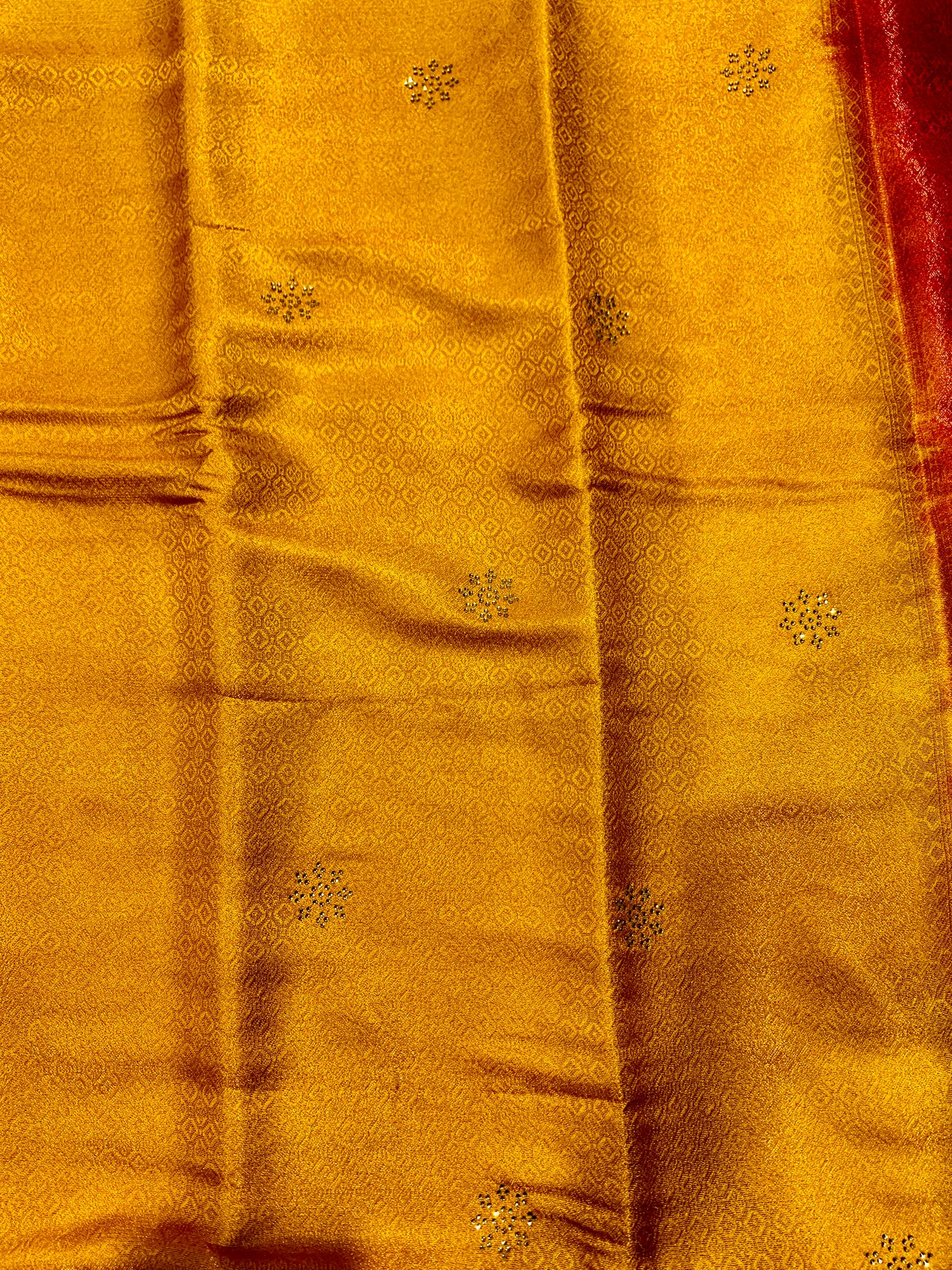 Golden Yellow shade kuberra pattu with Pink Pallu