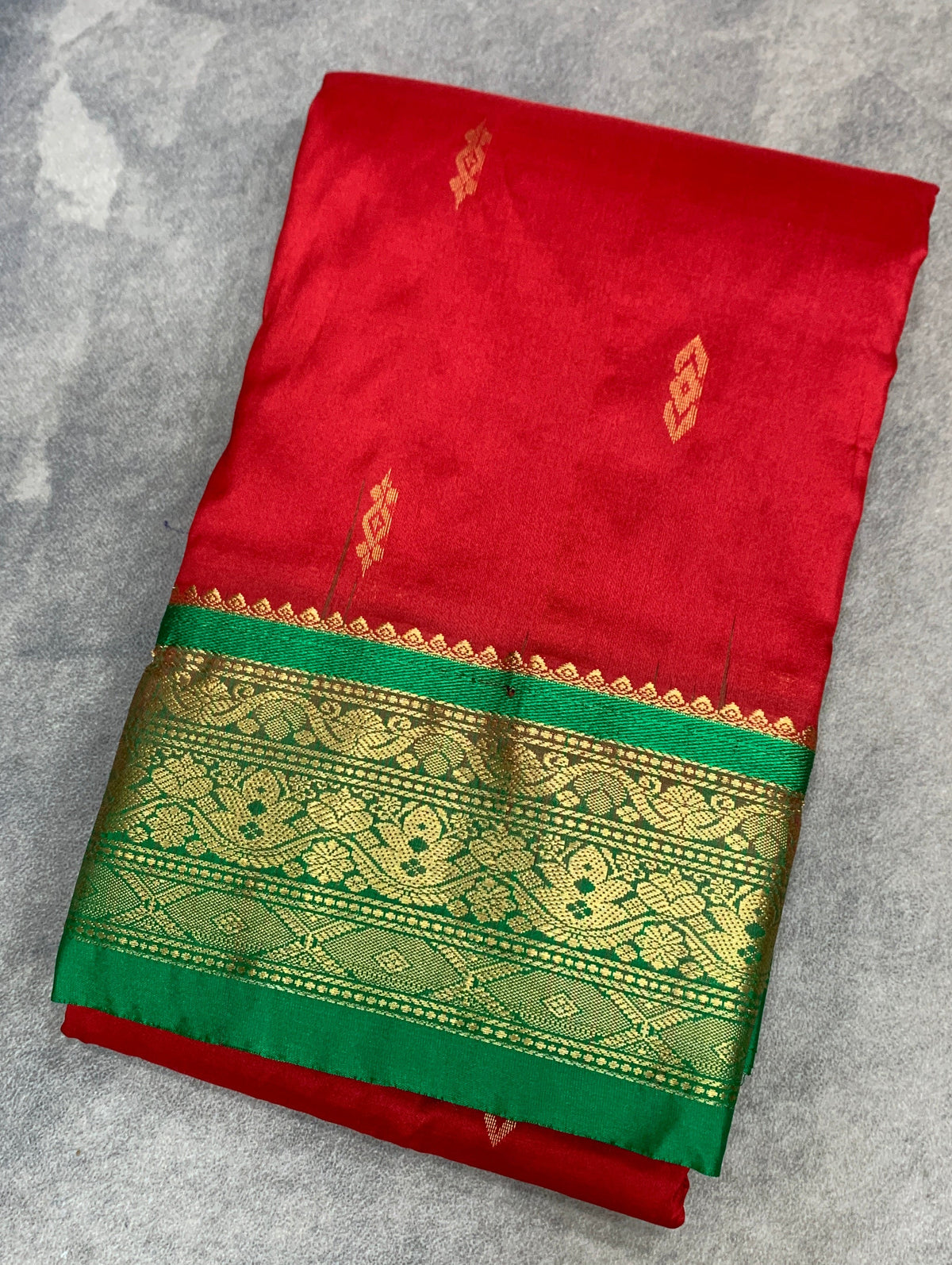Pure Kanchipuram Silk Red Colour with Light Green Color Border