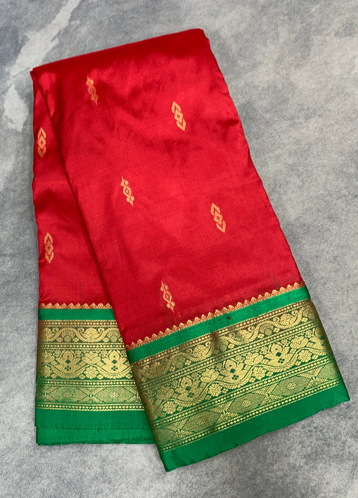 Pure Kanchipuram Silk Red Colour with Light Green Color Border